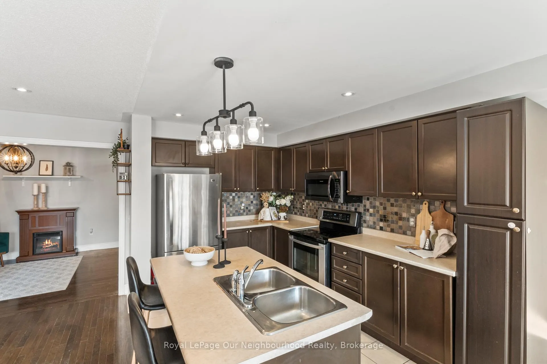 Photo 10 of 53 Kersey Crescent, Clarington, Courtice — HOMEH