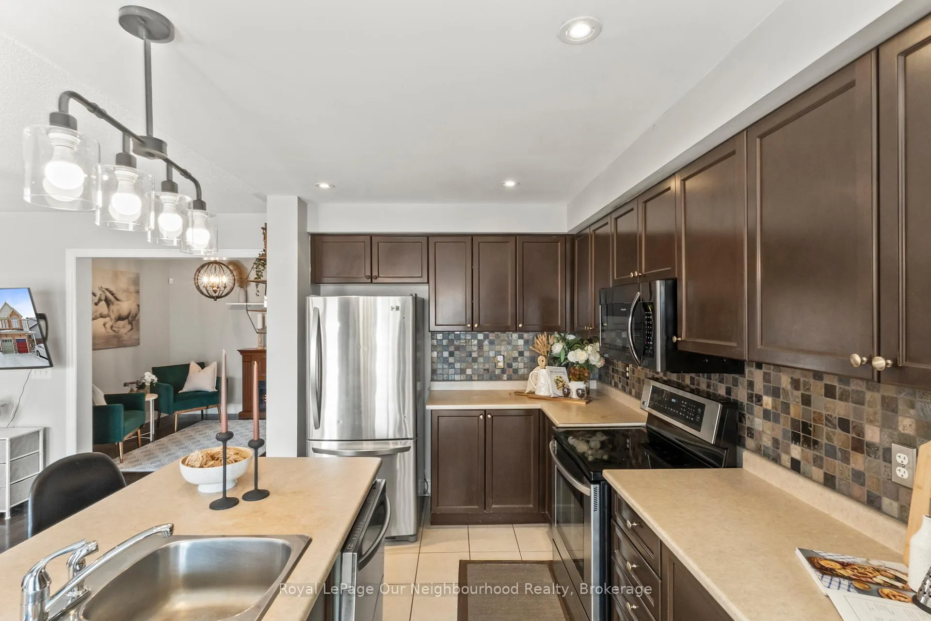 Photo 11 of 53 Kersey Crescent, Clarington, Courtice — HOMEH