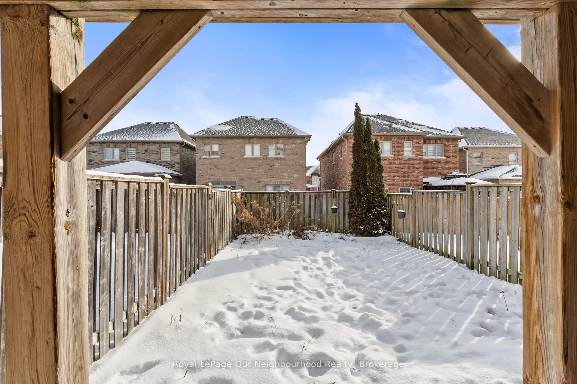 Photo 37 of 53 Kersey Crescent, Clarington, Courtice — HOMEH
