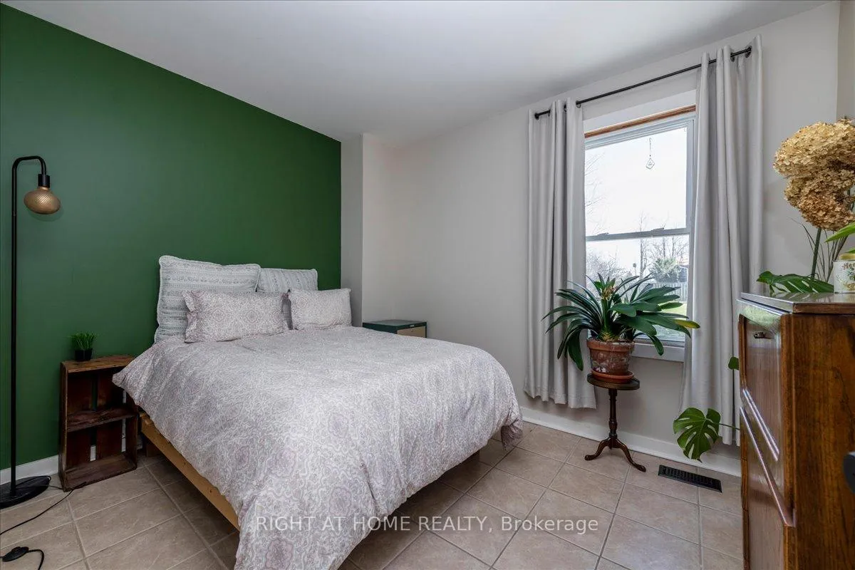 Photo 11 of 467 High Street, Orillia — HOMEH