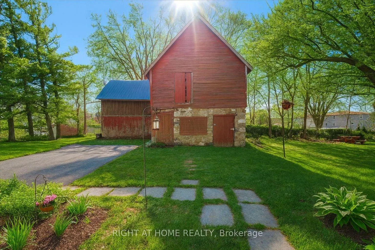 Photo 25 of 467 High Street, Orillia — HOMEH