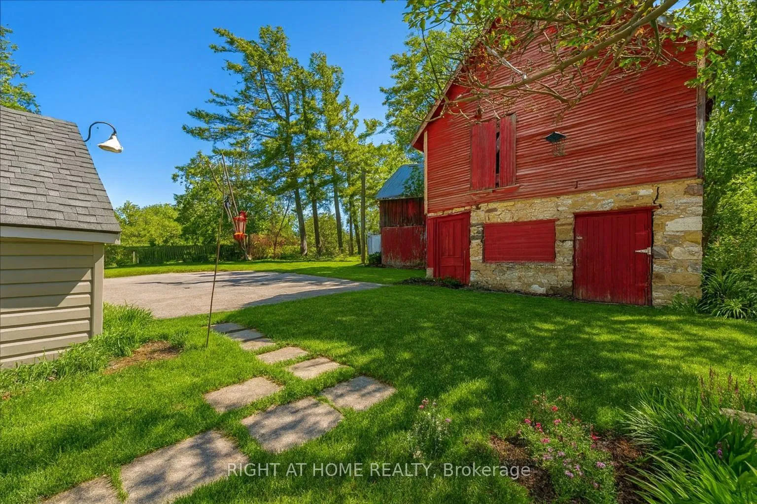 Photo 27 of 467 High Street, Orillia — HOMEH