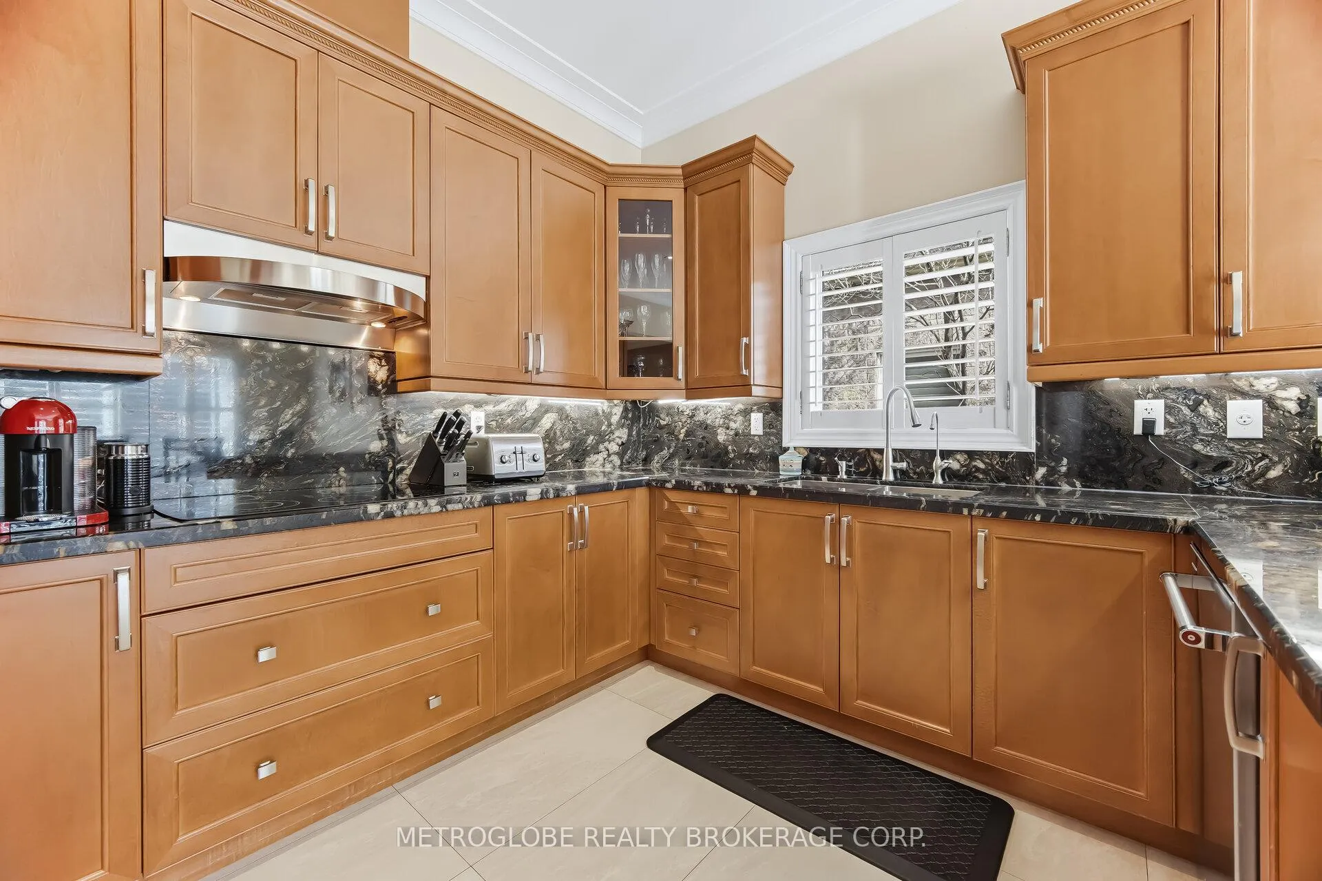 Photo 13 of 29 Fontainebleu Road, Brampton, Vales of Castlemore North — HOMEH