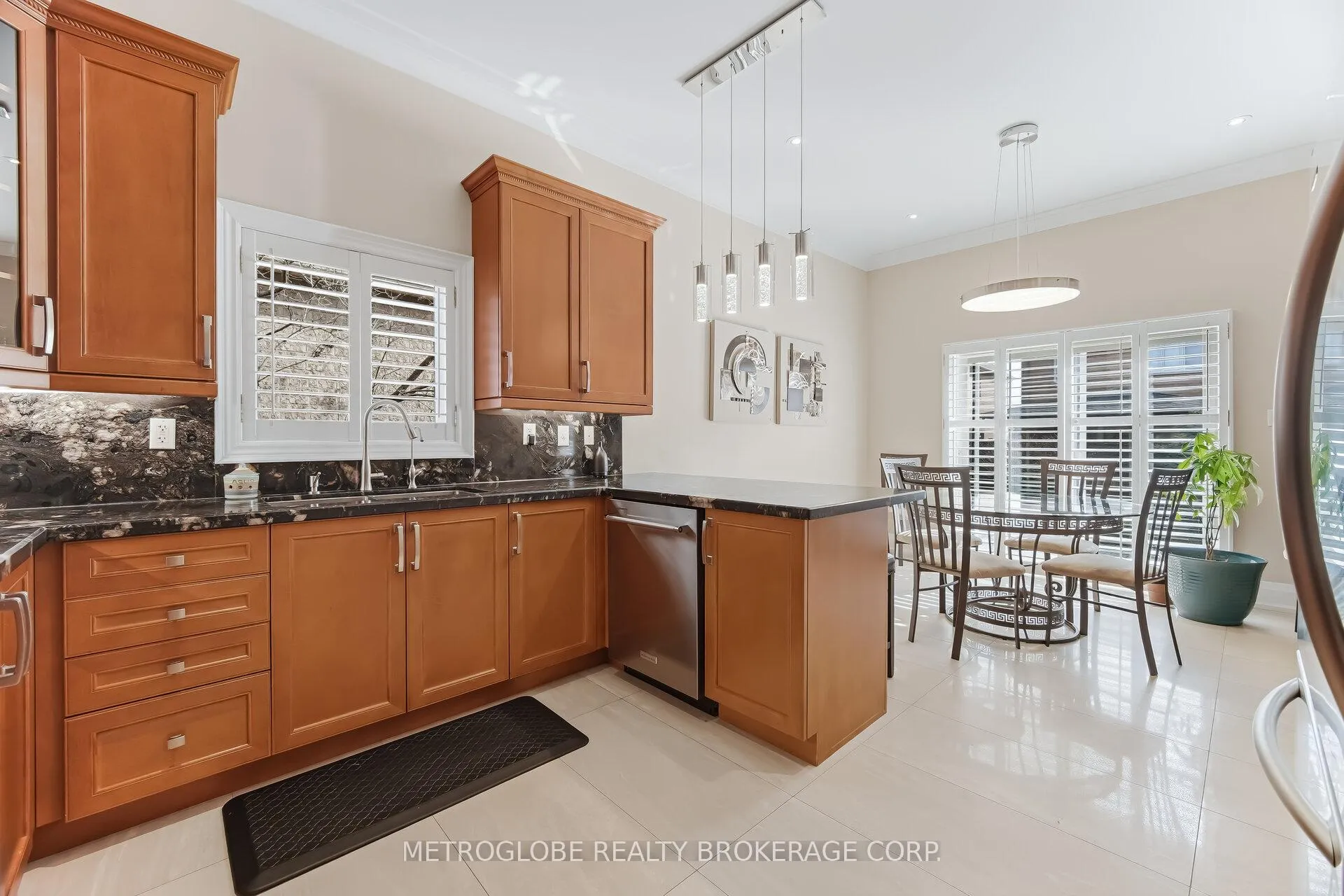 Photo 16 of 29 Fontainebleu Road, Brampton, Vales of Castlemore North — HOMEH