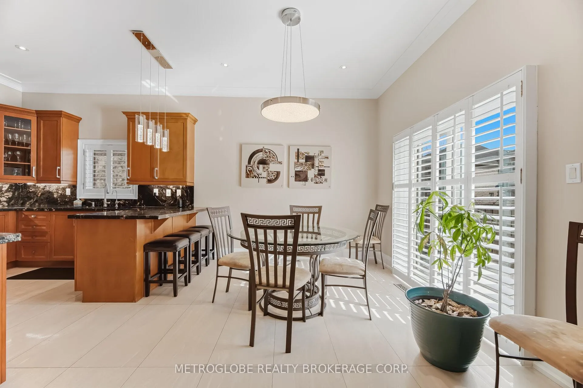 Photo 17 of 29 Fontainebleu Road, Brampton, Vales of Castlemore North — HOMEH