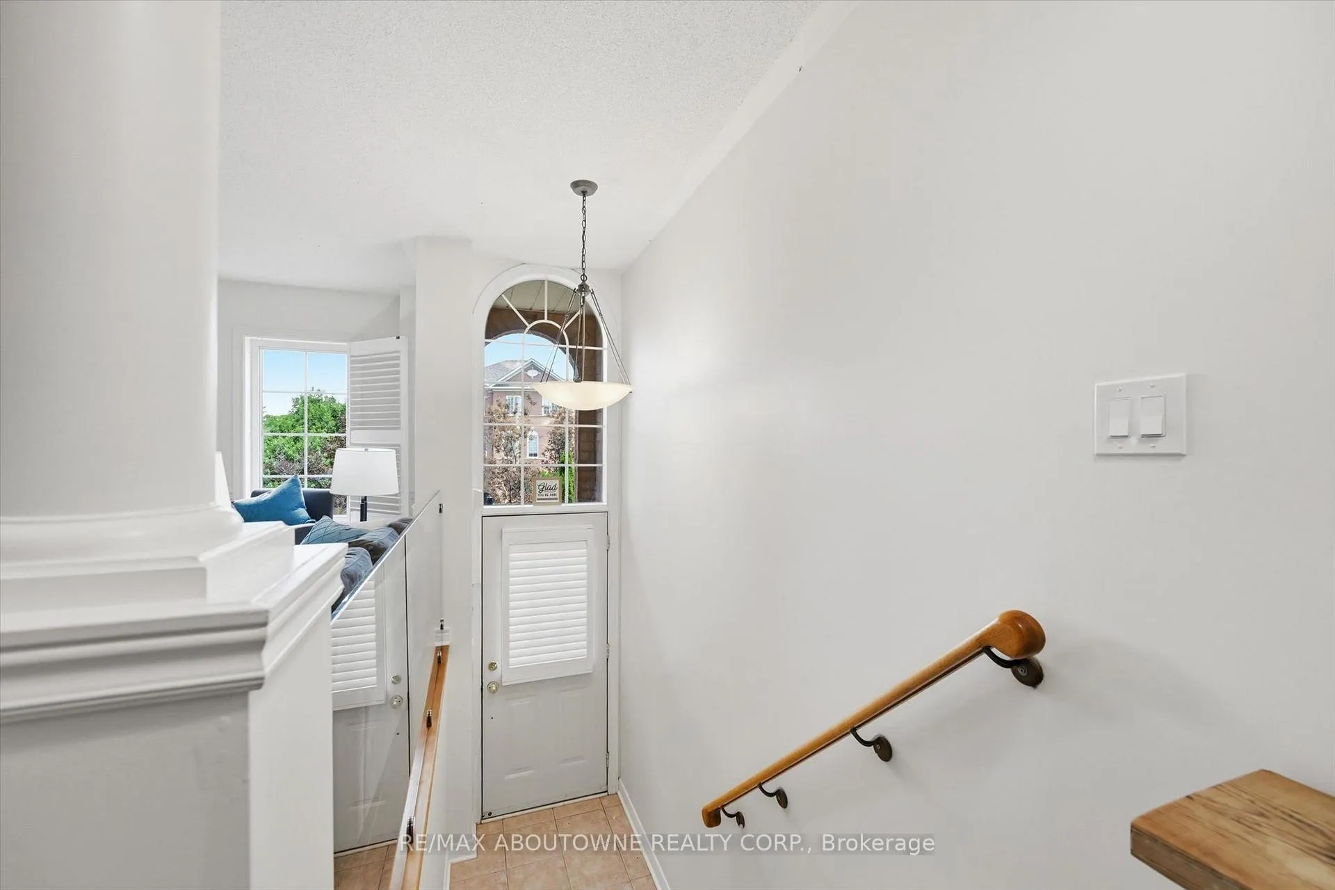 Photo 4 of 2420 Ravinebrook Crescent, Oakville, Wedgewood Creek — HOMEH