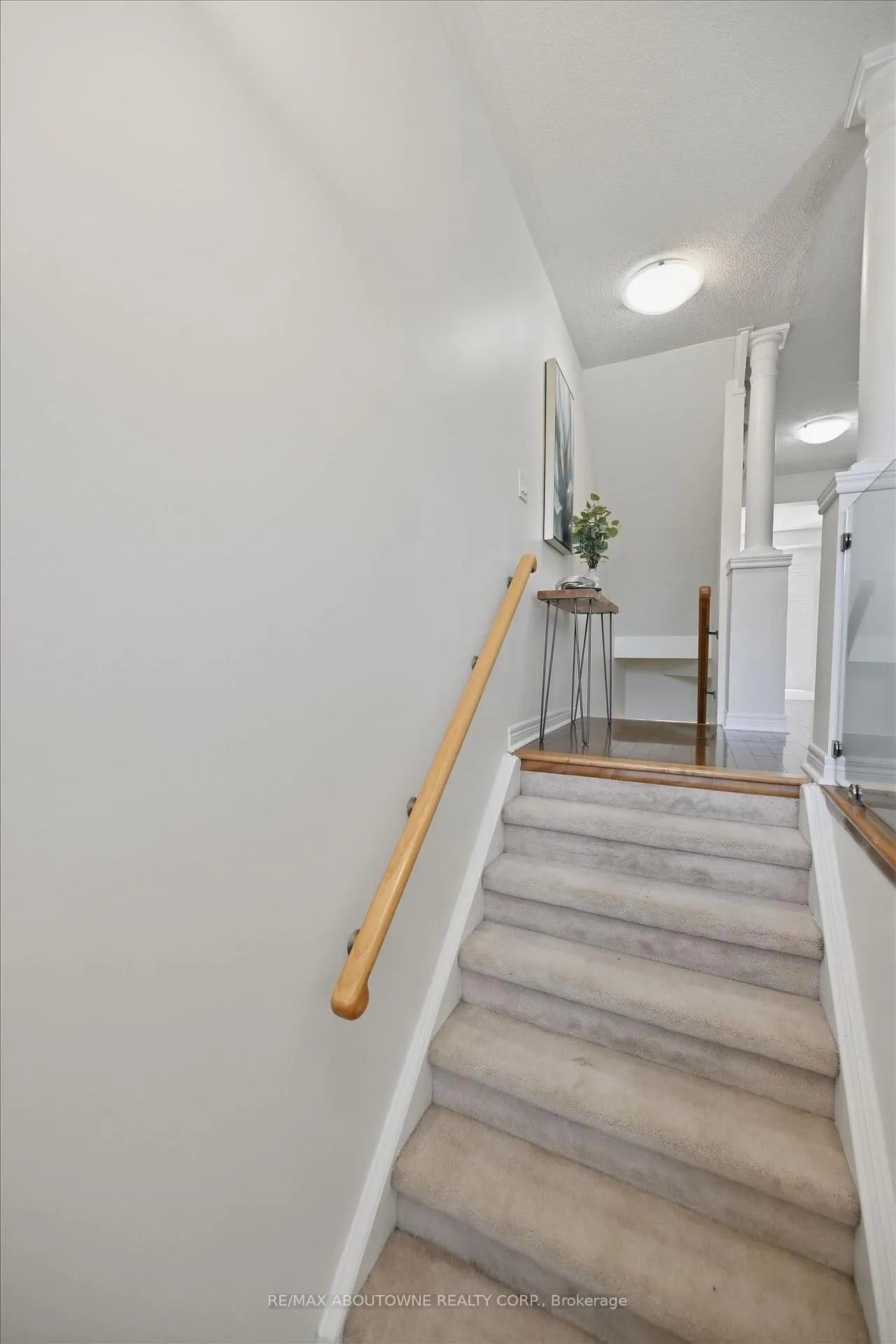 Photo 5 of 2420 Ravinebrook Crescent, Oakville, Wedgewood Creek — HOMEH