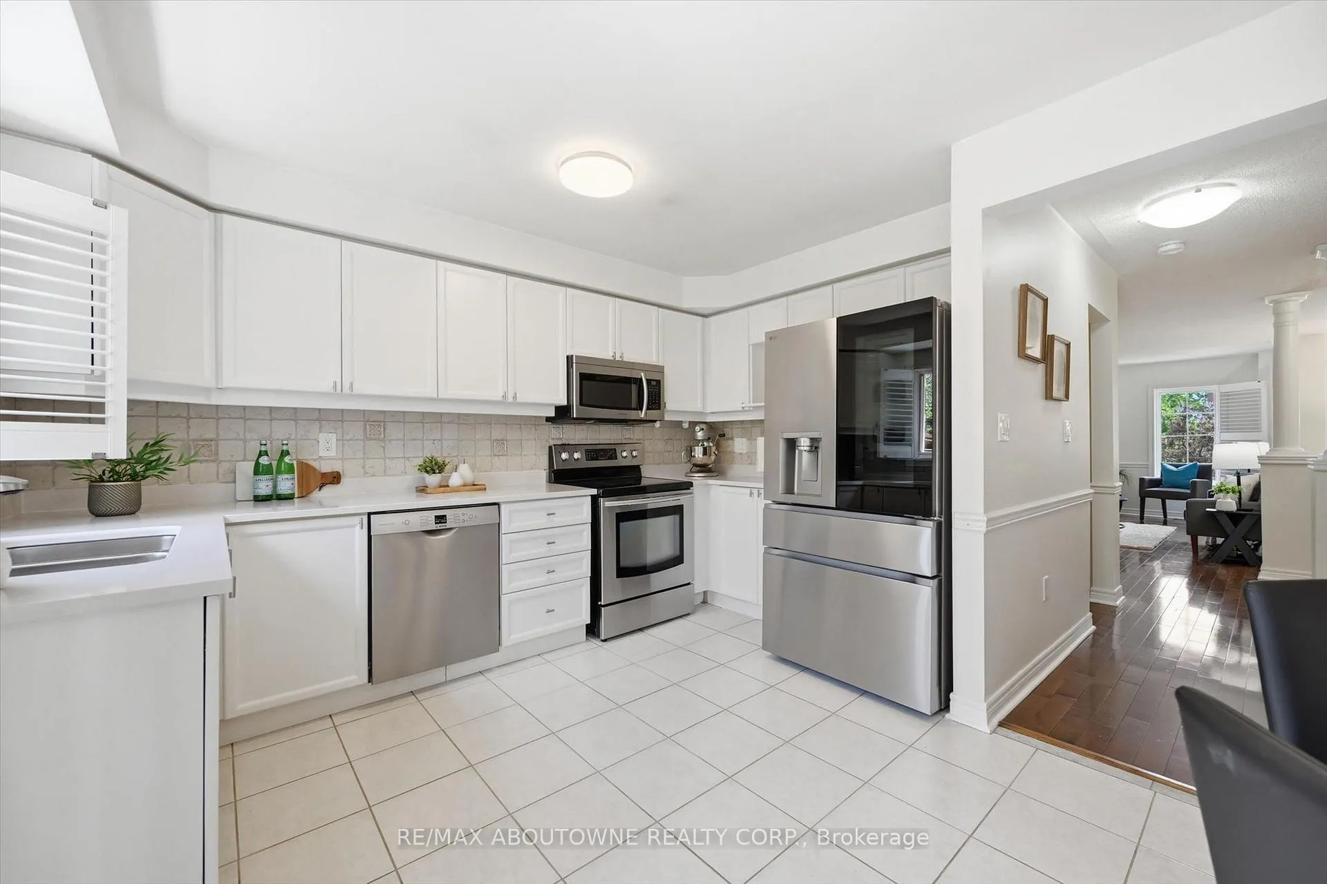 Photo 12 of 2420 Ravinebrook Crescent, Oakville, Wedgewood Creek — HOMEH
