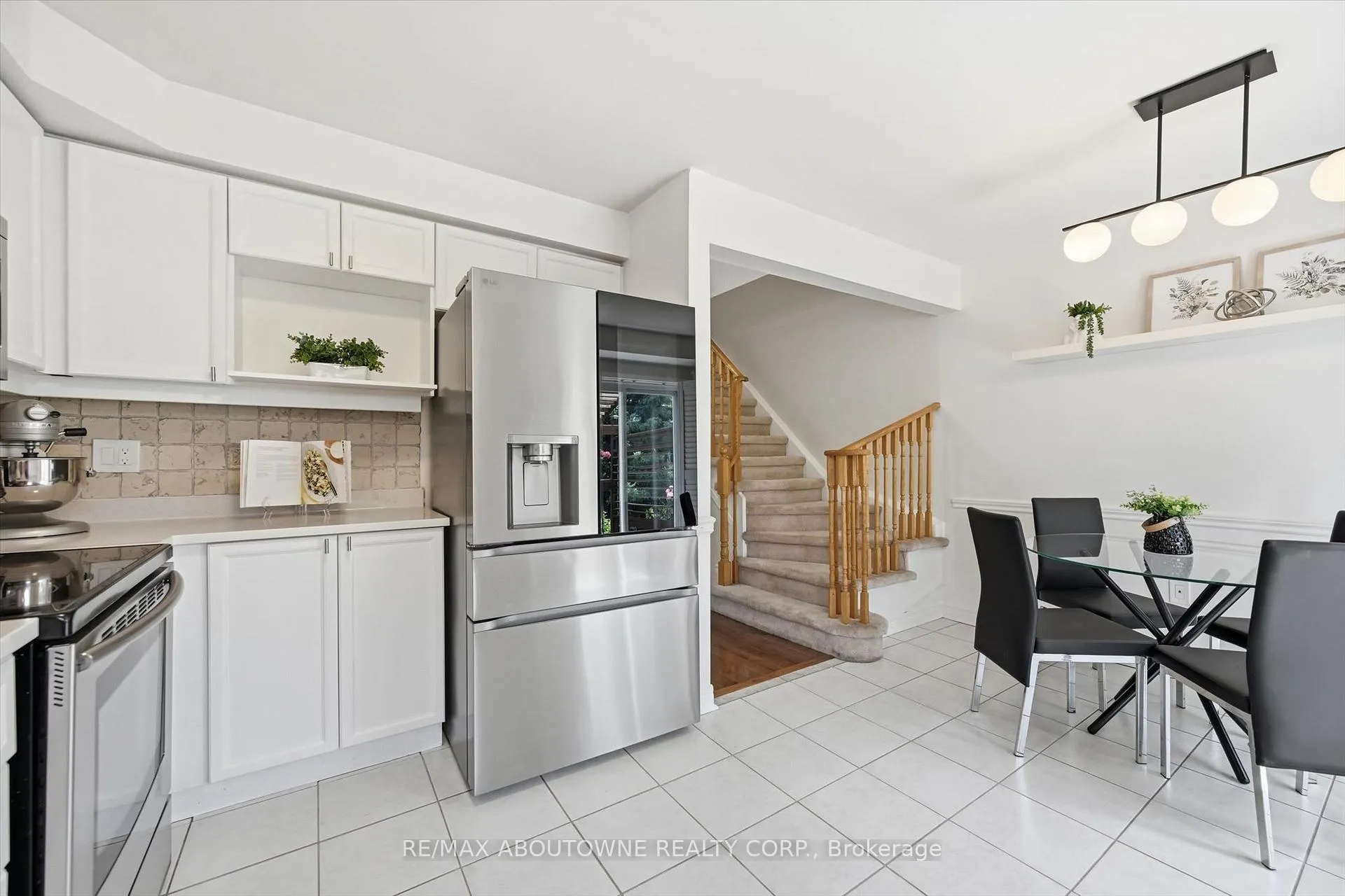 Photo 14 of 2420 Ravinebrook Crescent, Oakville, Wedgewood Creek — HOMEH