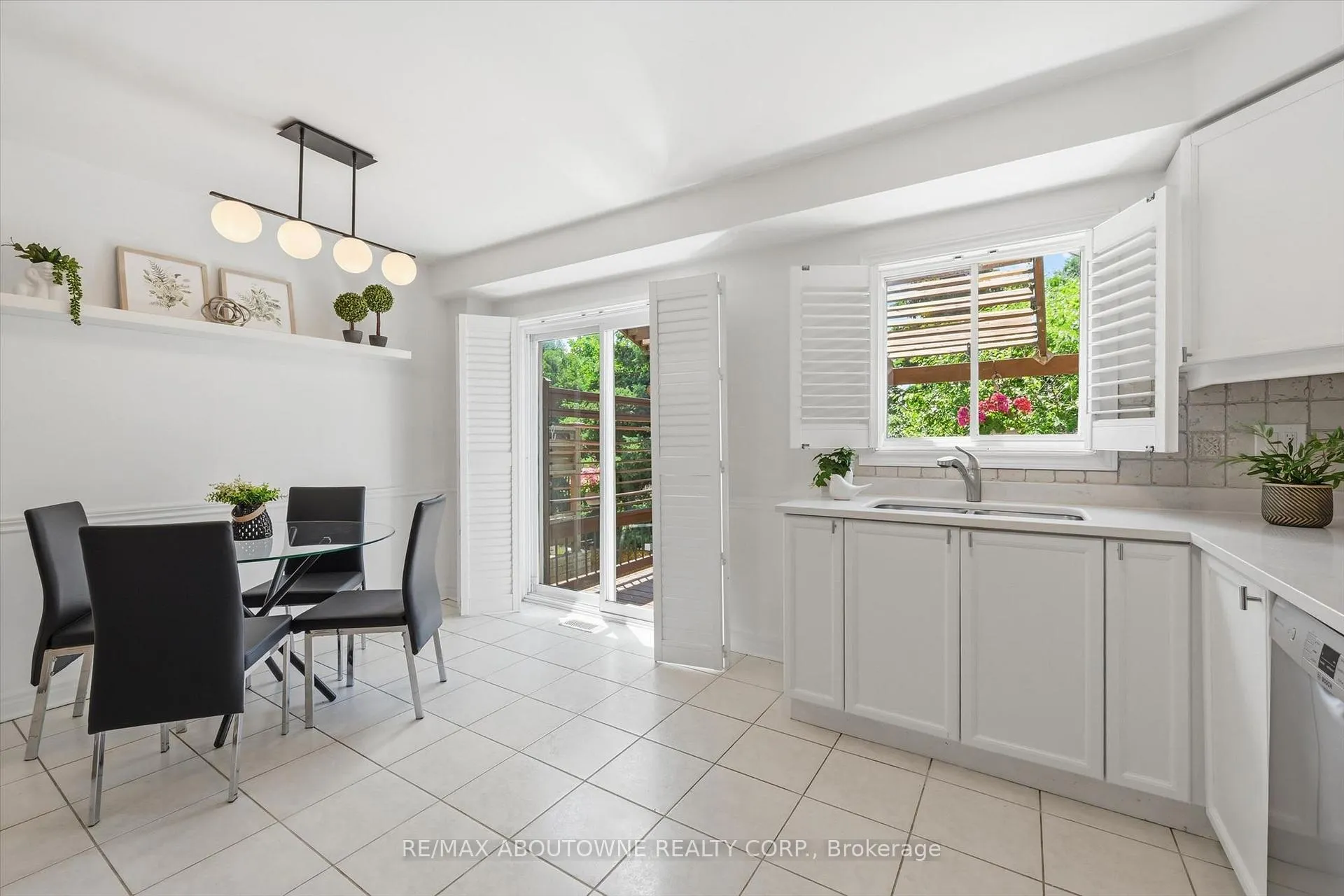 Photo 15 of 2420 Ravinebrook Crescent, Oakville, Wedgewood Creek — HOMEH