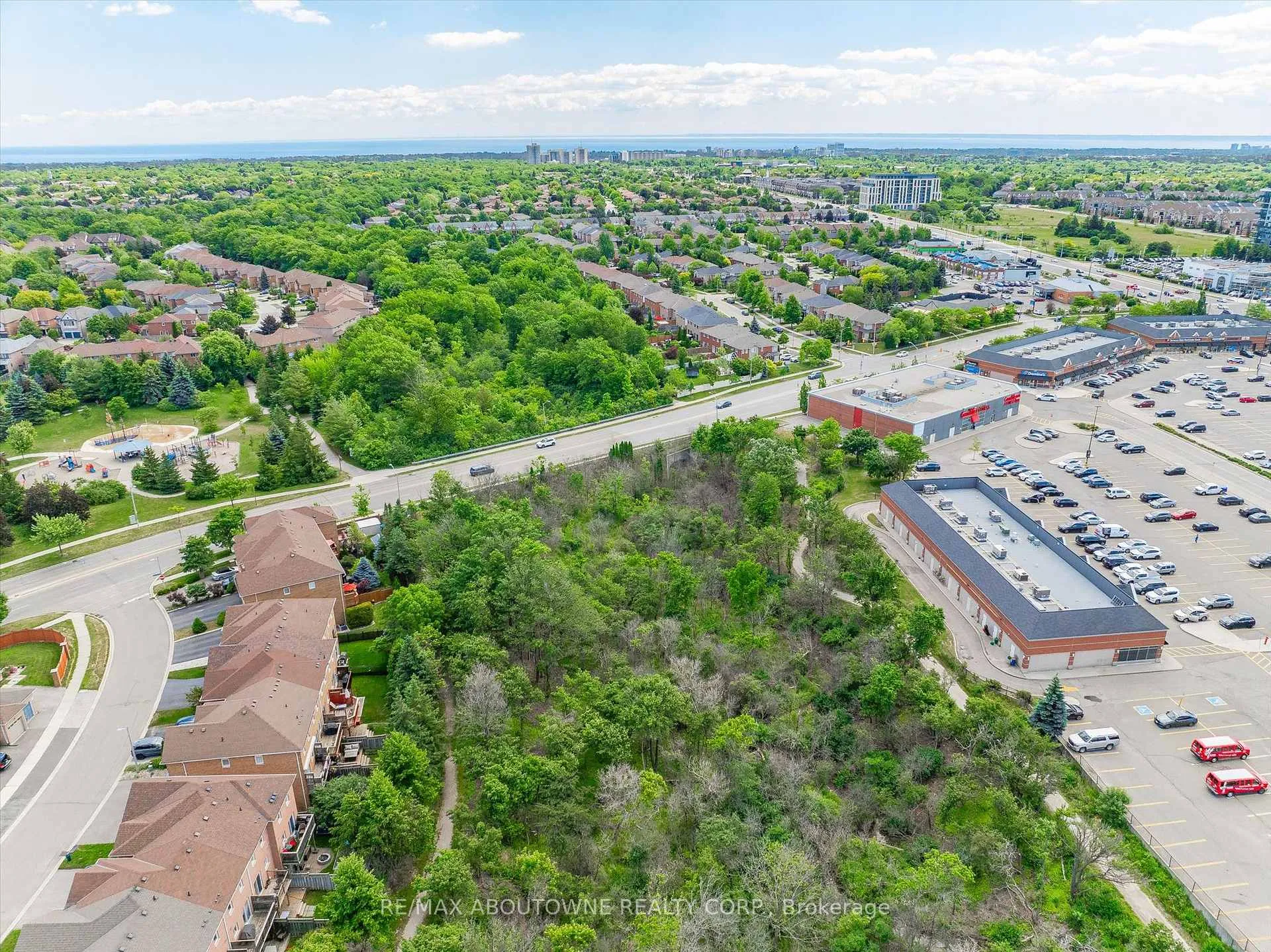 Photo 46 of 2420 Ravinebrook Crescent, Oakville, Wedgewood Creek — HOMEH