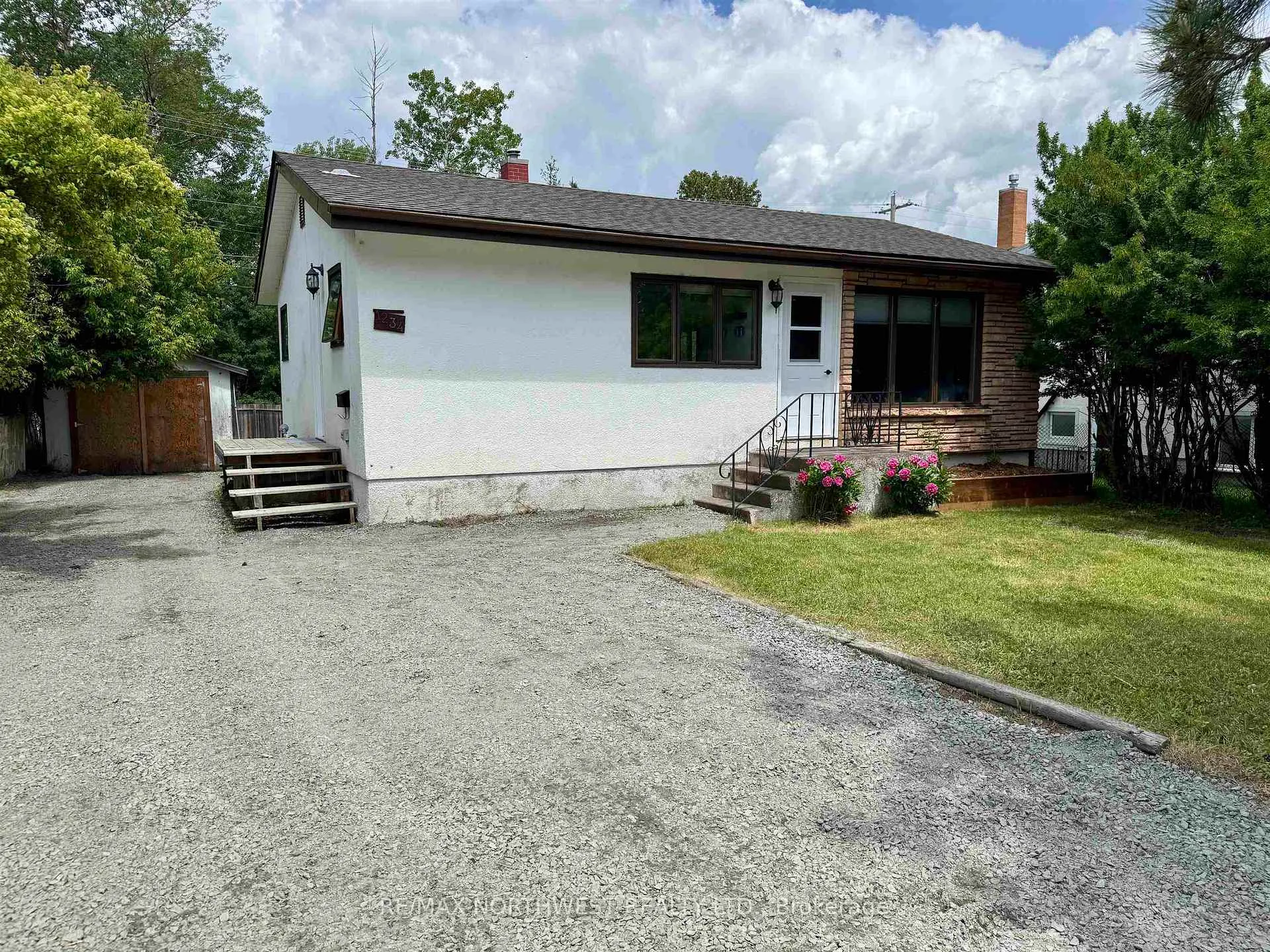 Photo 2 of 1234 Heenan Place, Kenora, Pinecrest — HOMEH