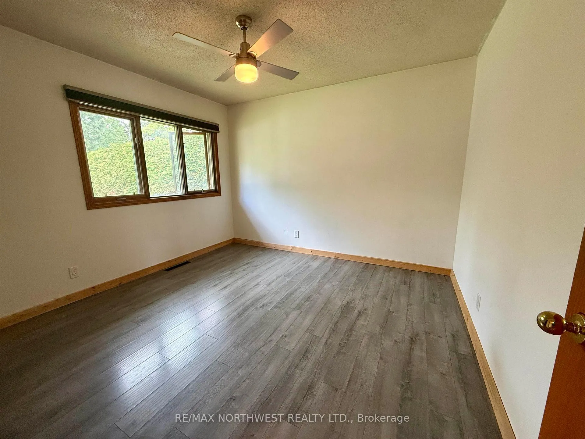 Photo 15 of 1234 Heenan Place, Kenora, Pinecrest — HOMEH
