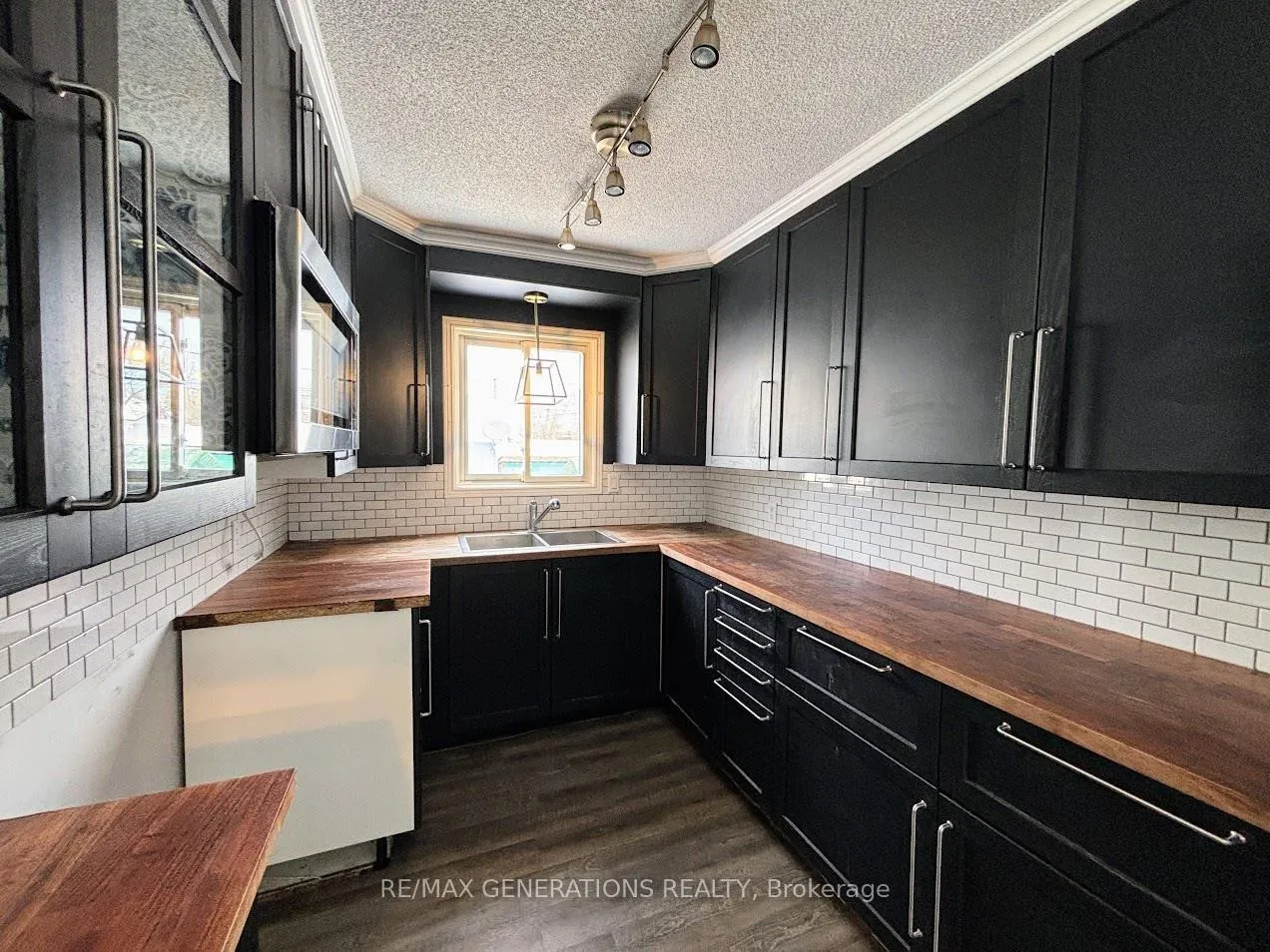 Photo 2 of 46 Neebig Avenue, Manitouwadge — HOMEH