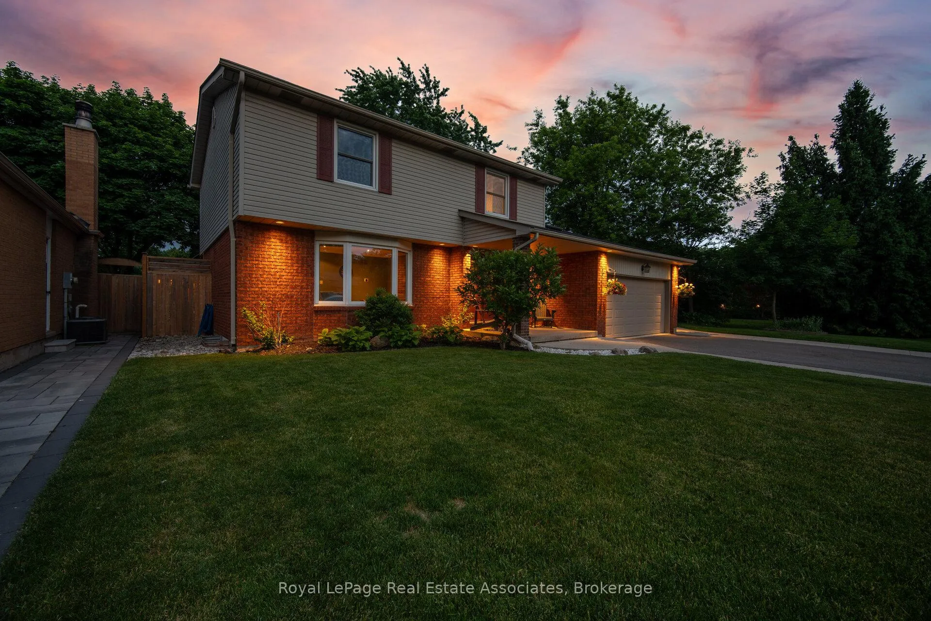 Photo 2 of 45 Cleaveholm Drive, Halton Hills, Georgetown — HOMEH