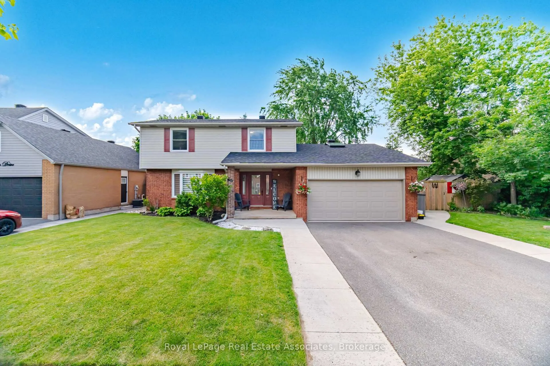 Photo 3 of 45 Cleaveholm Drive, Halton Hills, Georgetown — HOMEH