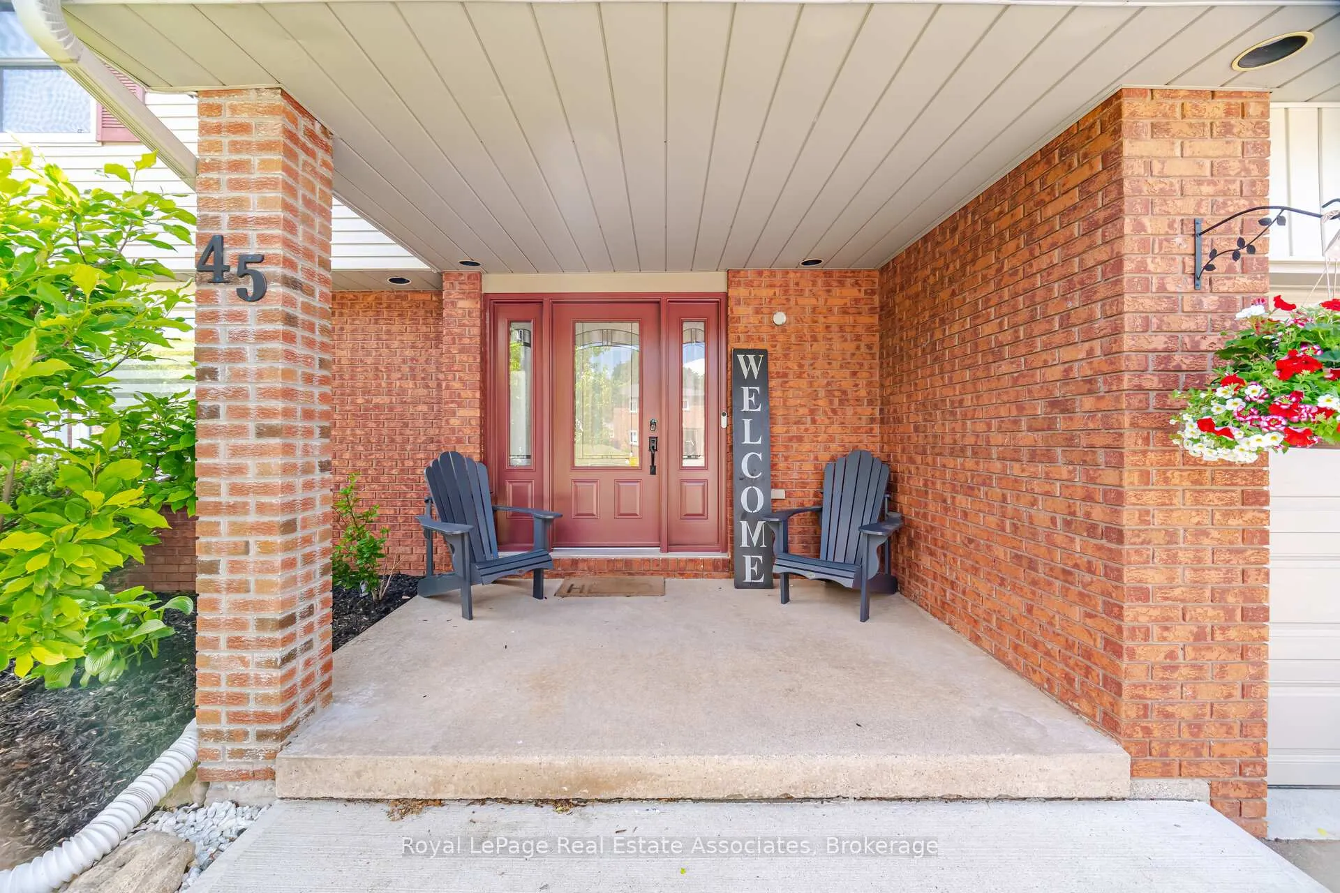Photo 4 of 45 Cleaveholm Drive, Halton Hills, Georgetown — HOMEH