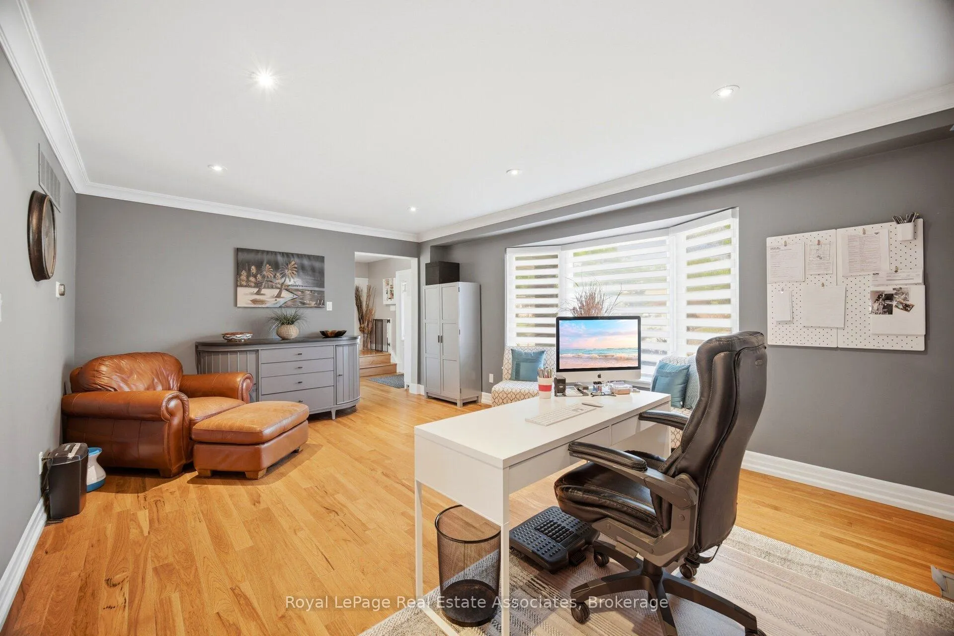 Photo 8 of 45 Cleaveholm Drive, Halton Hills, Georgetown — HOMEH
