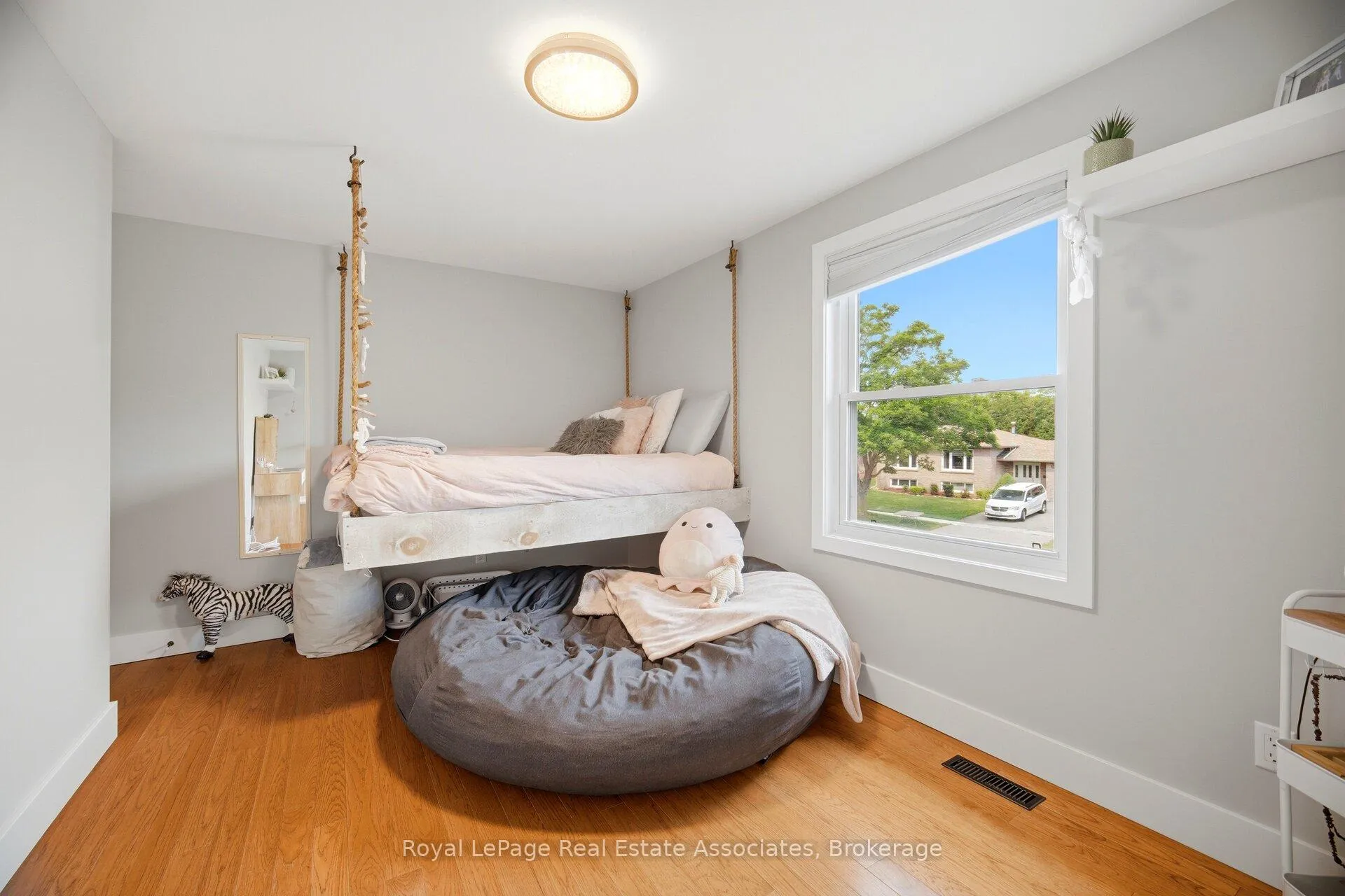 Photo 27 of 45 Cleaveholm Drive, Halton Hills, Georgetown — HOMEH