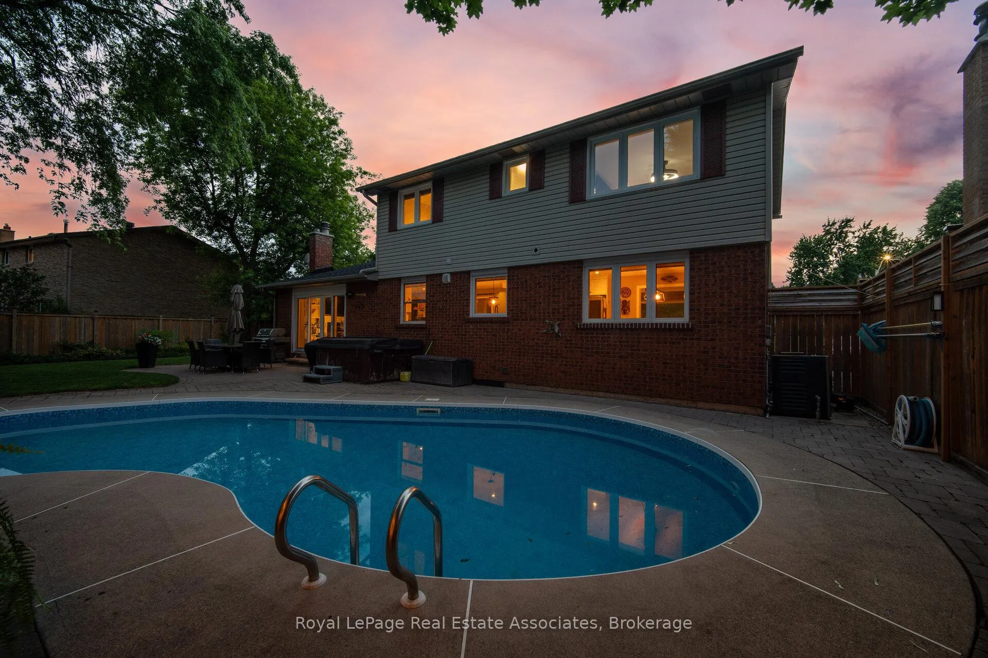 Photo 40 of 45 Cleaveholm Drive, Halton Hills, Georgetown — HOMEH