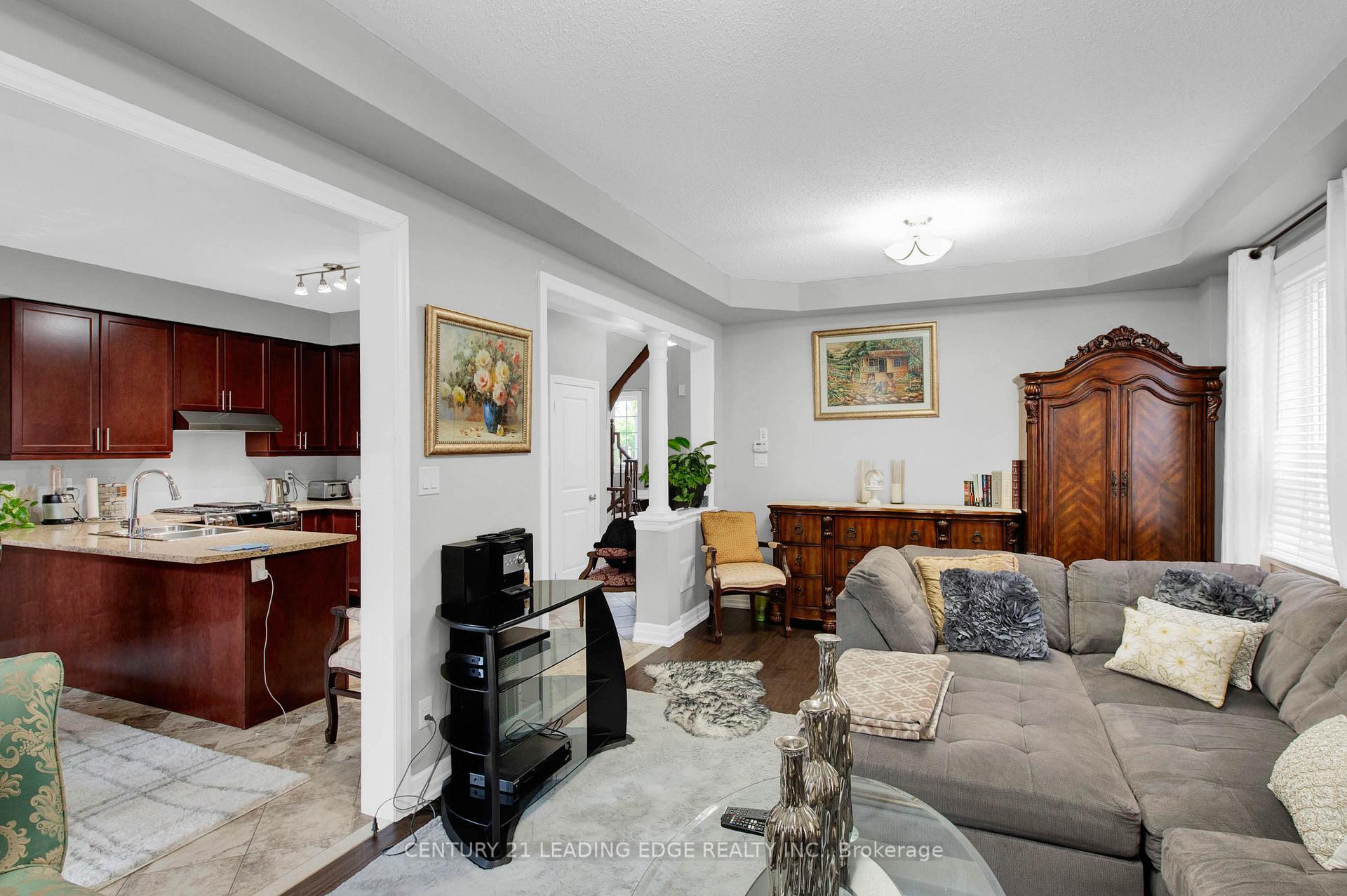 Photo 5 of 83 Thornlodge Drive, Georgina, Keswick South — HOMEH