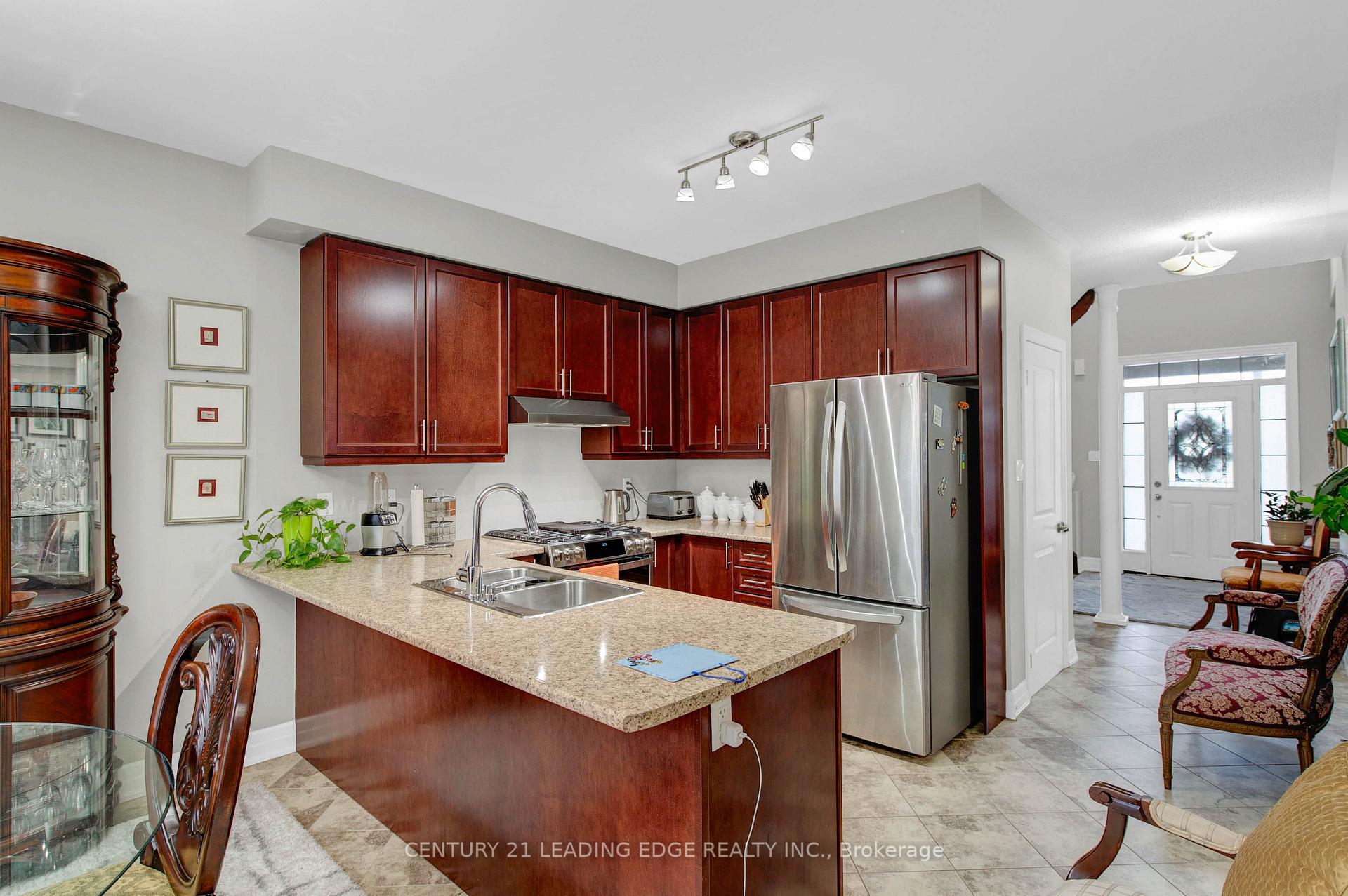 Photo 9 of 83 Thornlodge Drive, Georgina, Keswick South — HOMEH