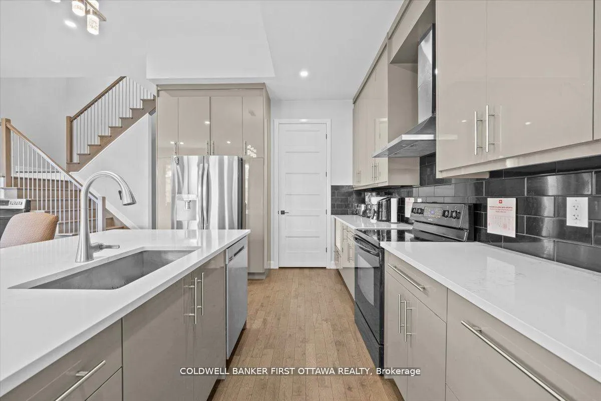 Photo 8 of 560 Queen Mary Street, Ottawa, Overbrook/Castle Heights — HOMEH