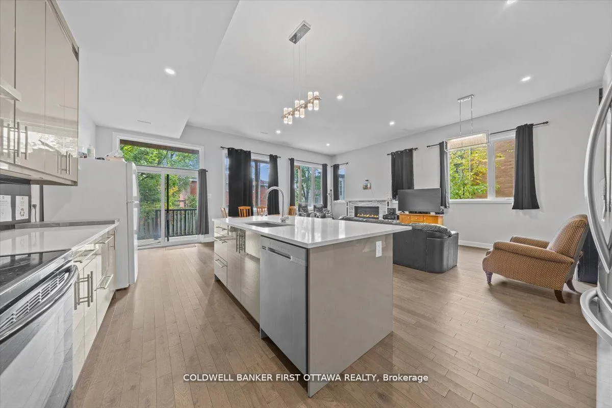 Photo 9 of 560 Queen Mary Street, Ottawa, Overbrook/Castle Heights — HOMEH