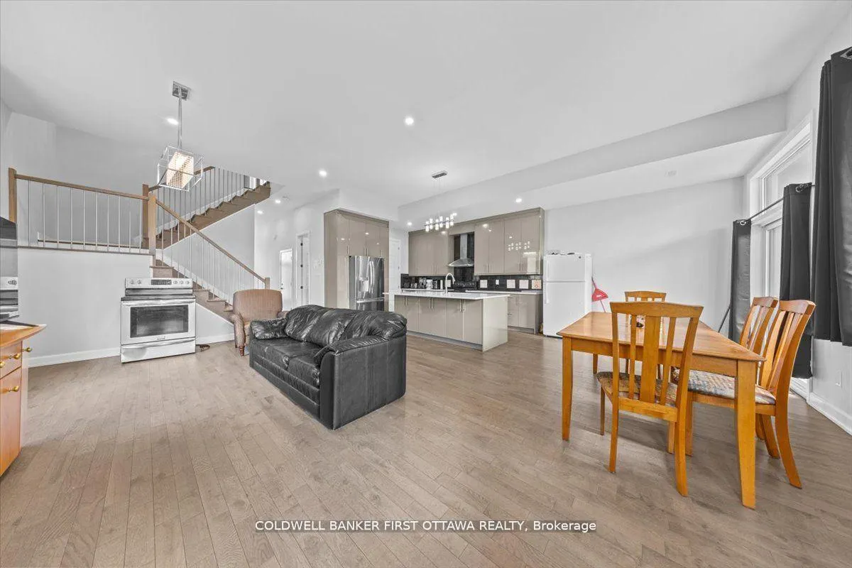 Photo 11 of 560 Queen Mary Street, Ottawa, Overbrook/Castle Heights — HOMEH