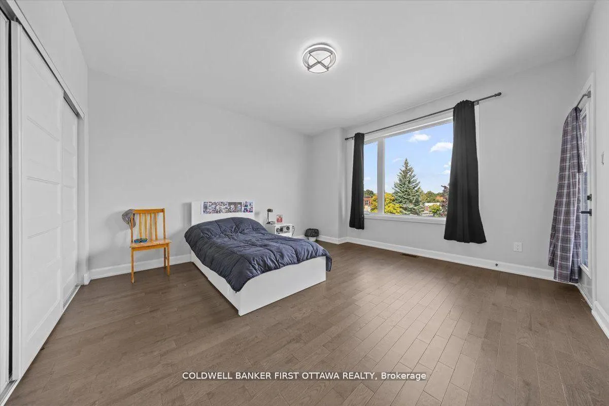 Photo 13 of 560 Queen Mary Street, Ottawa, Overbrook/Castle Heights — HOMEH