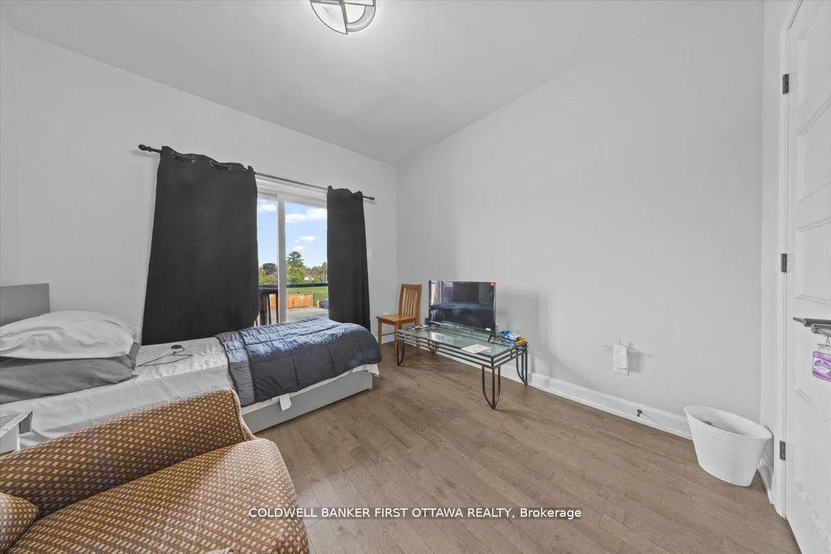 Photo 15 of 560 Queen Mary Street, Ottawa, Overbrook/Castle Heights — HOMEH