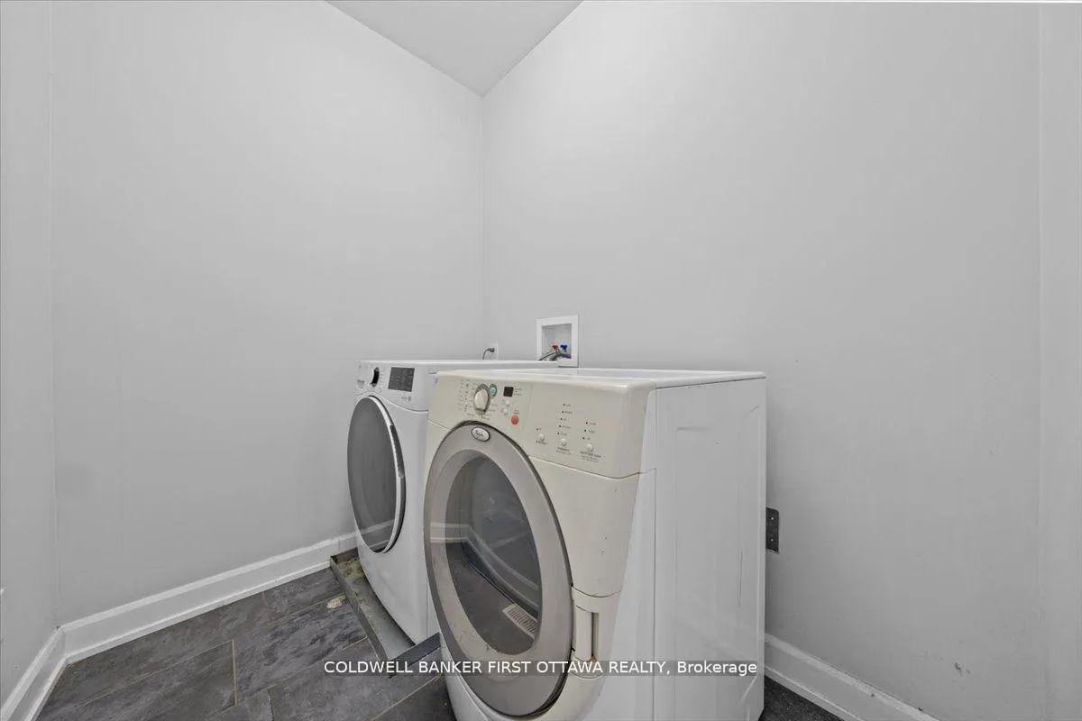 Photo 16 of 560 Queen Mary Street, Ottawa, Overbrook/Castle Heights — HOMEH