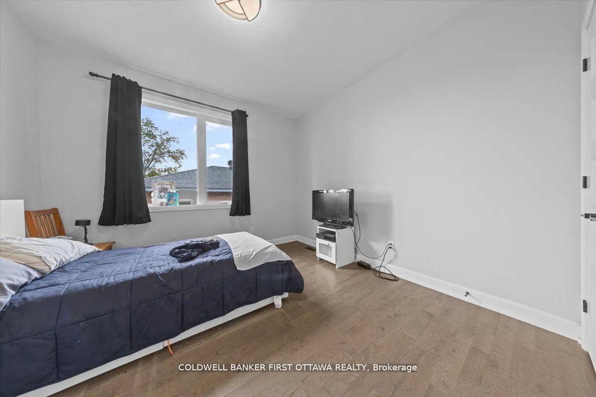 Photo 18 of 560 Queen Mary Street, Ottawa, Overbrook/Castle Heights — HOMEH