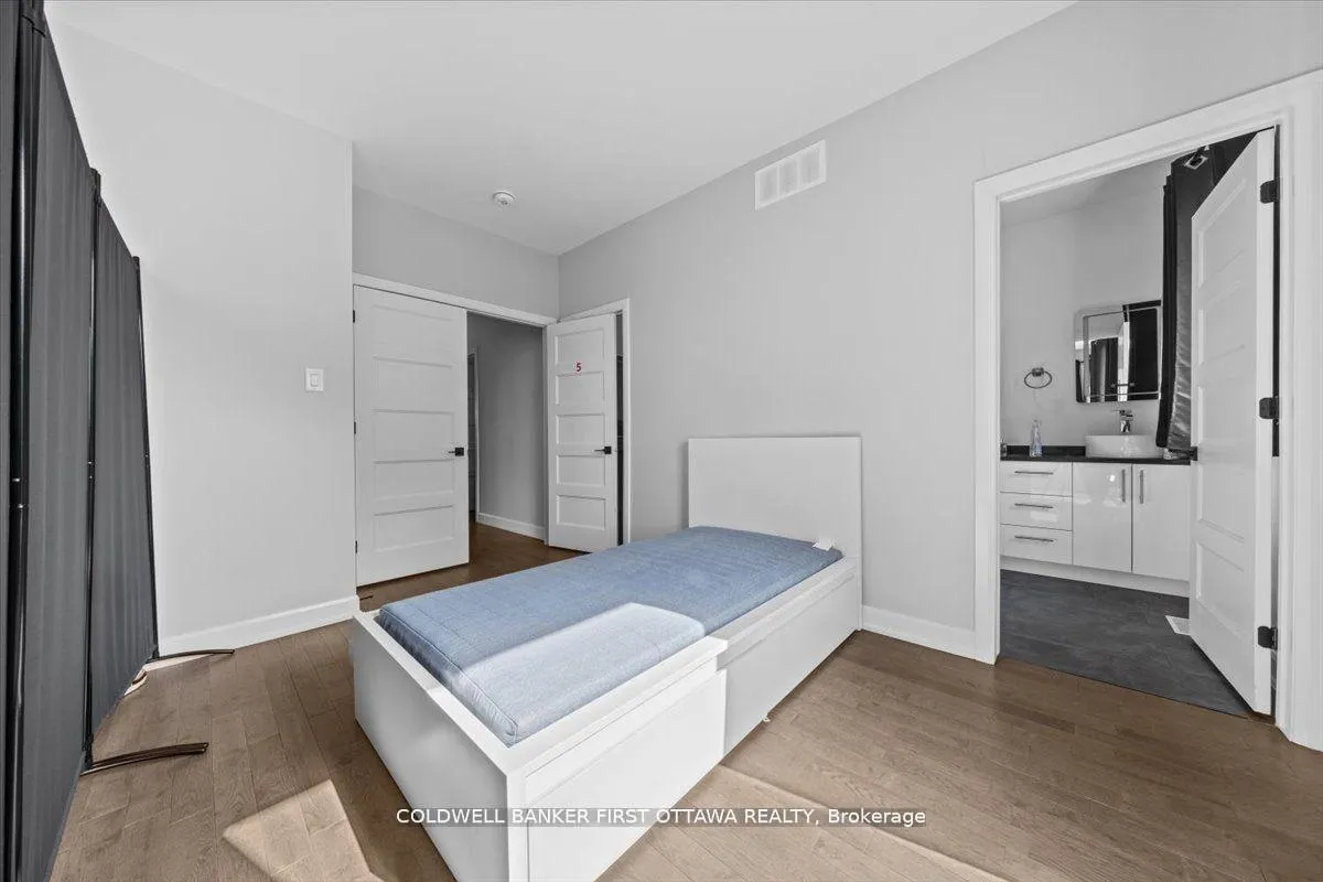 Photo 21 of 560 Queen Mary Street, Ottawa, Overbrook/Castle Heights — HOMEH