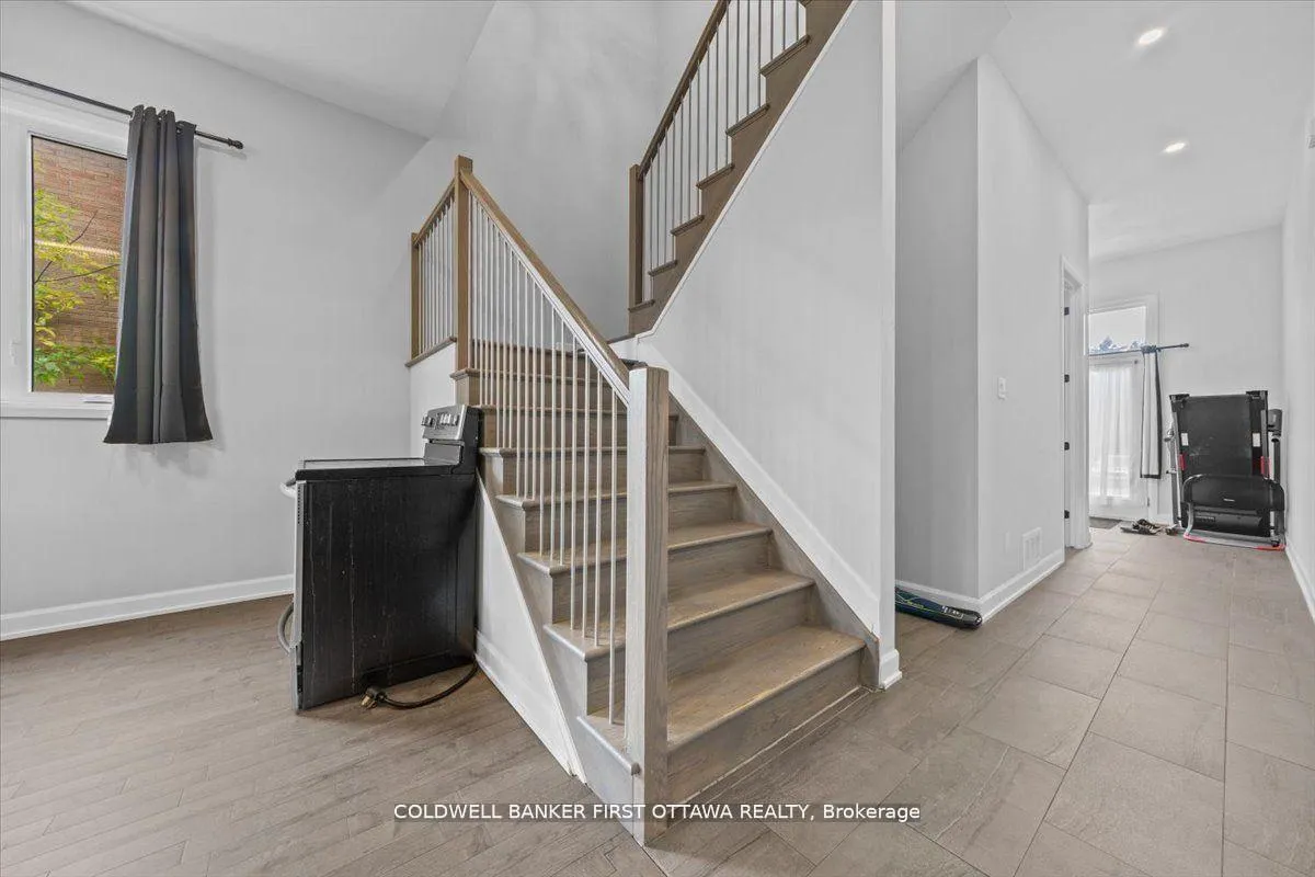 Photo 24 of 560 Queen Mary Street, Ottawa, Overbrook/Castle Heights — HOMEH