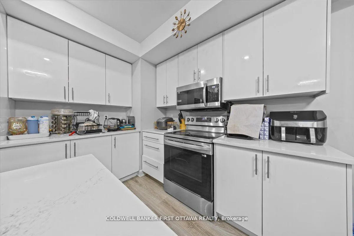 Photo 34 of 560 Queen Mary Street, Ottawa, Overbrook/Castle Heights — HOMEH