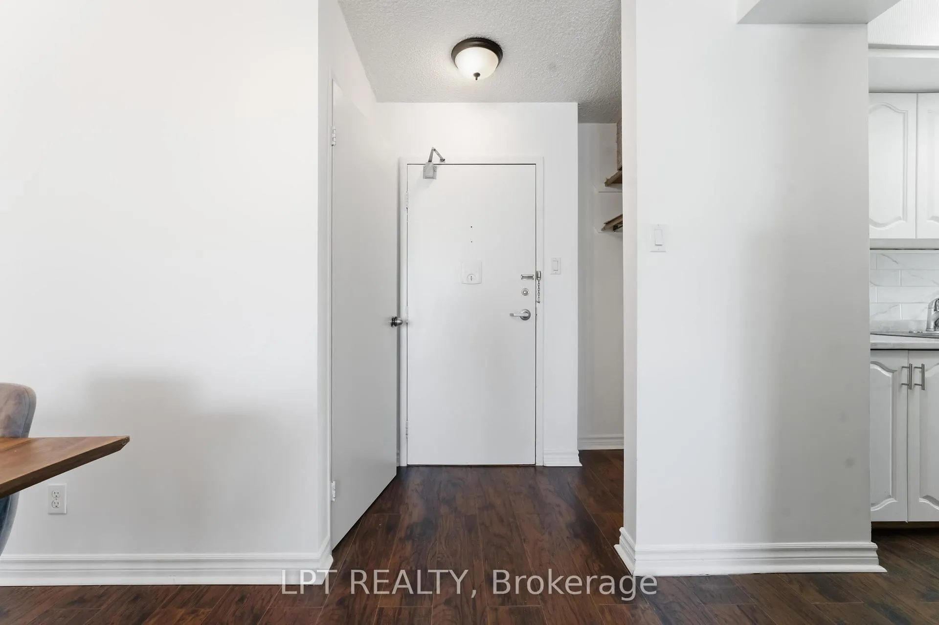Photo 7 of Unit 314, 555 Brittany Drive, Ottawa, Viscount Alexander Park — HOMEH