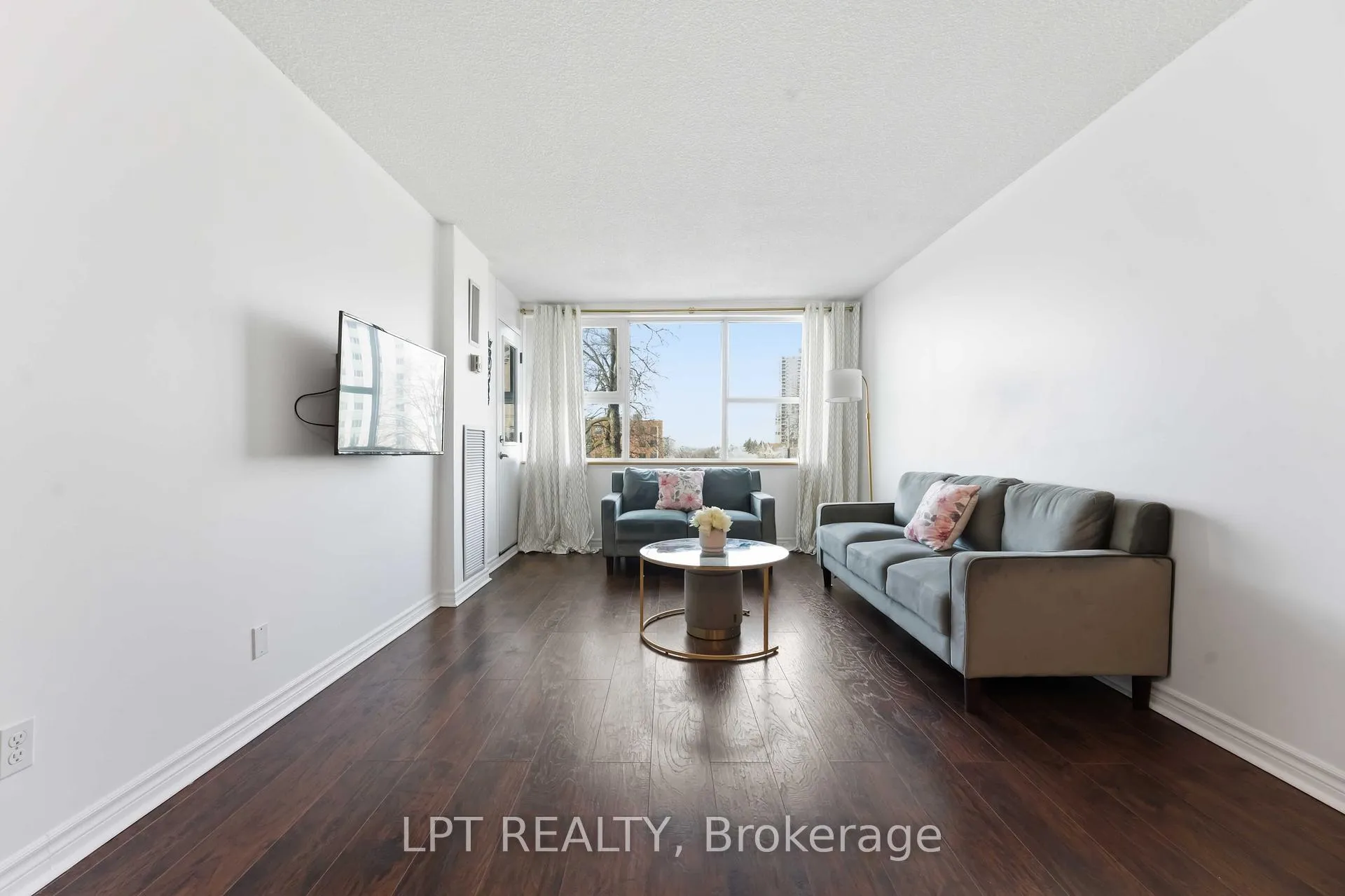 Photo 8 of Unit 314, 555 Brittany Drive, Ottawa, Viscount Alexander Park — HOMEH