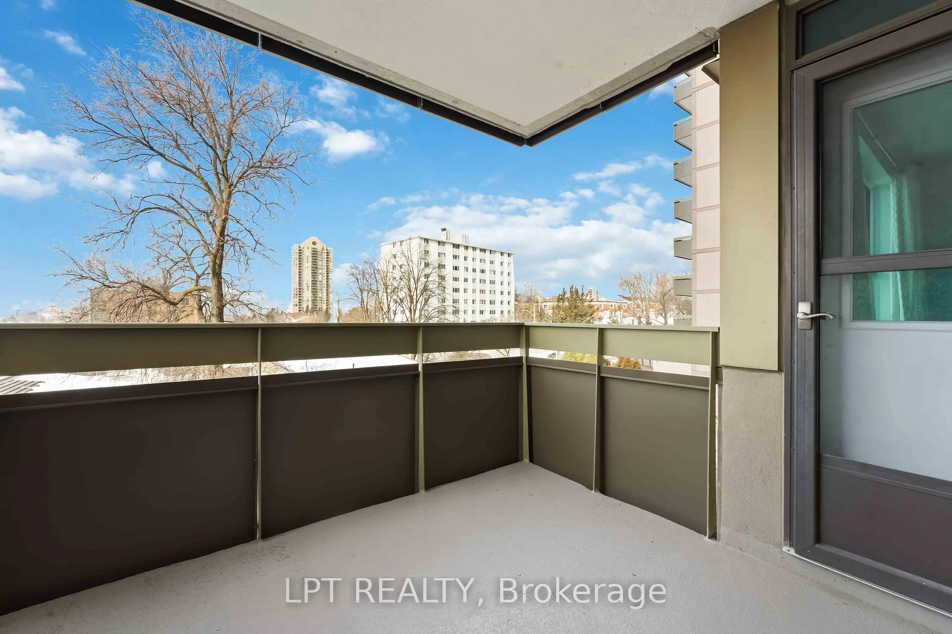 Photo 10 of Unit 314, 555 Brittany Drive, Ottawa, Viscount Alexander Park — HOMEH