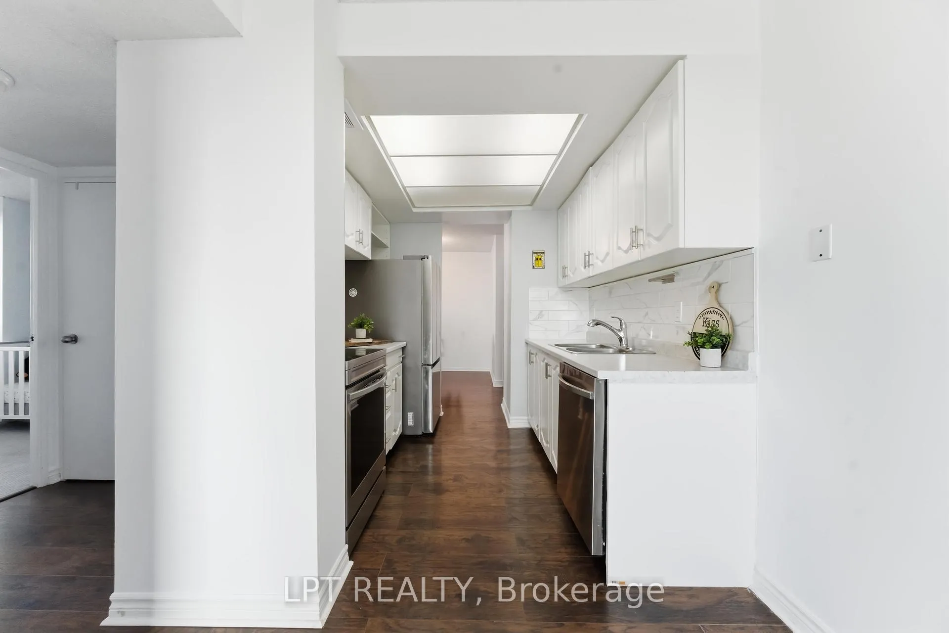 Photo 15 of Unit 314, 555 Brittany Drive, Ottawa, Viscount Alexander Park — HOMEH