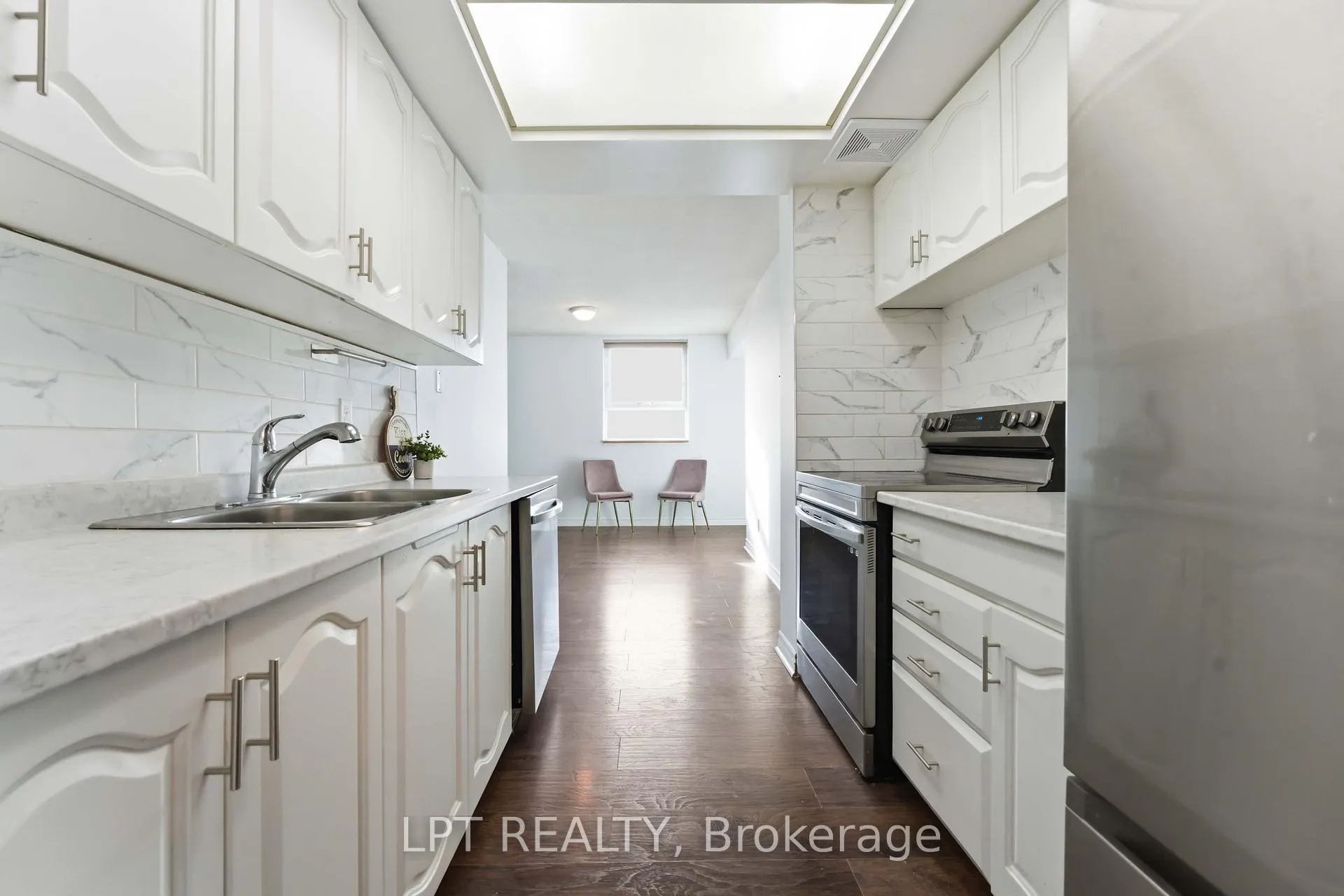 Photo 16 of Unit 314, 555 Brittany Drive, Ottawa, Viscount Alexander Park — HOMEH