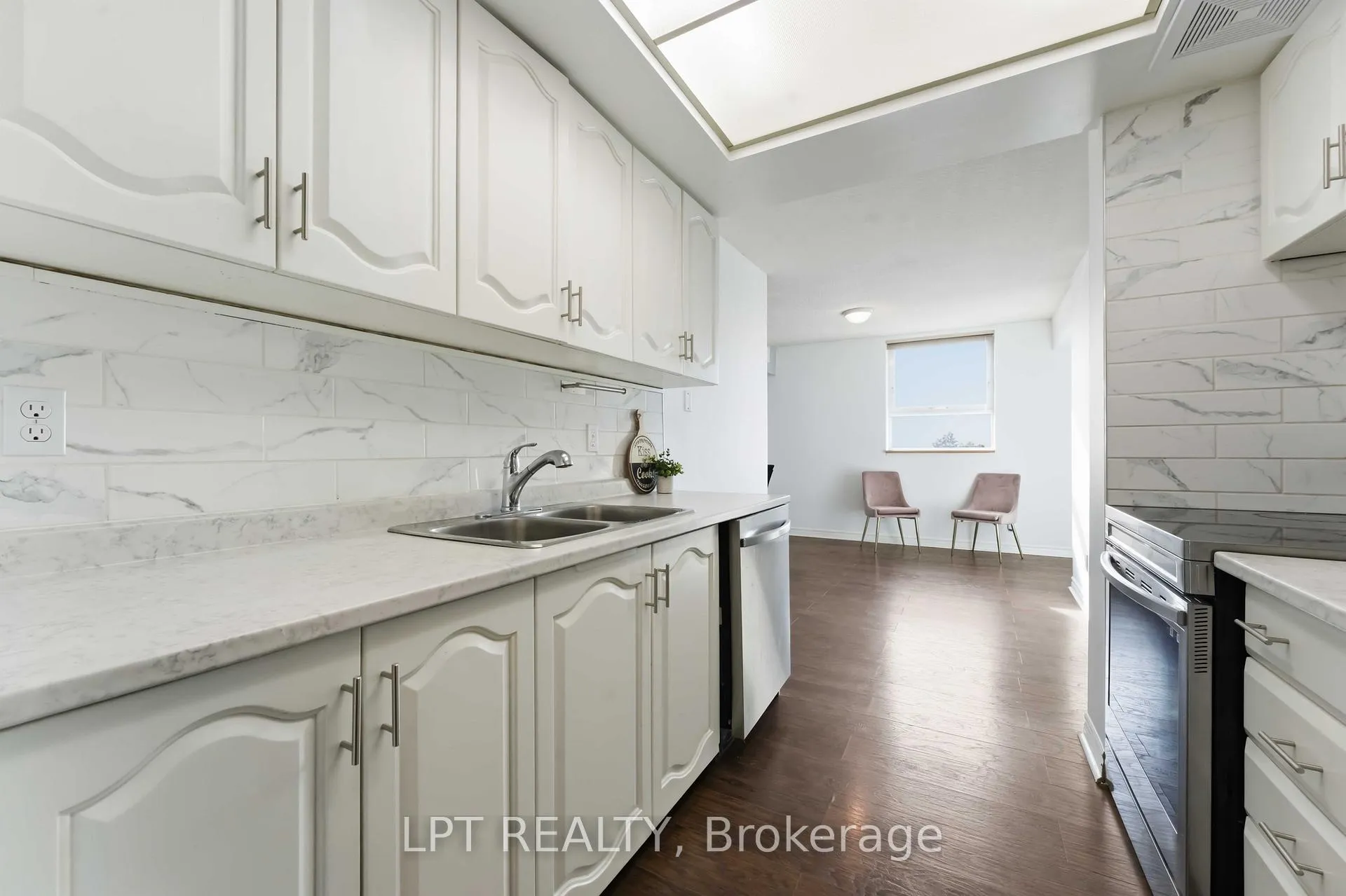 Photo 17 of Unit 314, 555 Brittany Drive, Ottawa, Viscount Alexander Park — HOMEH