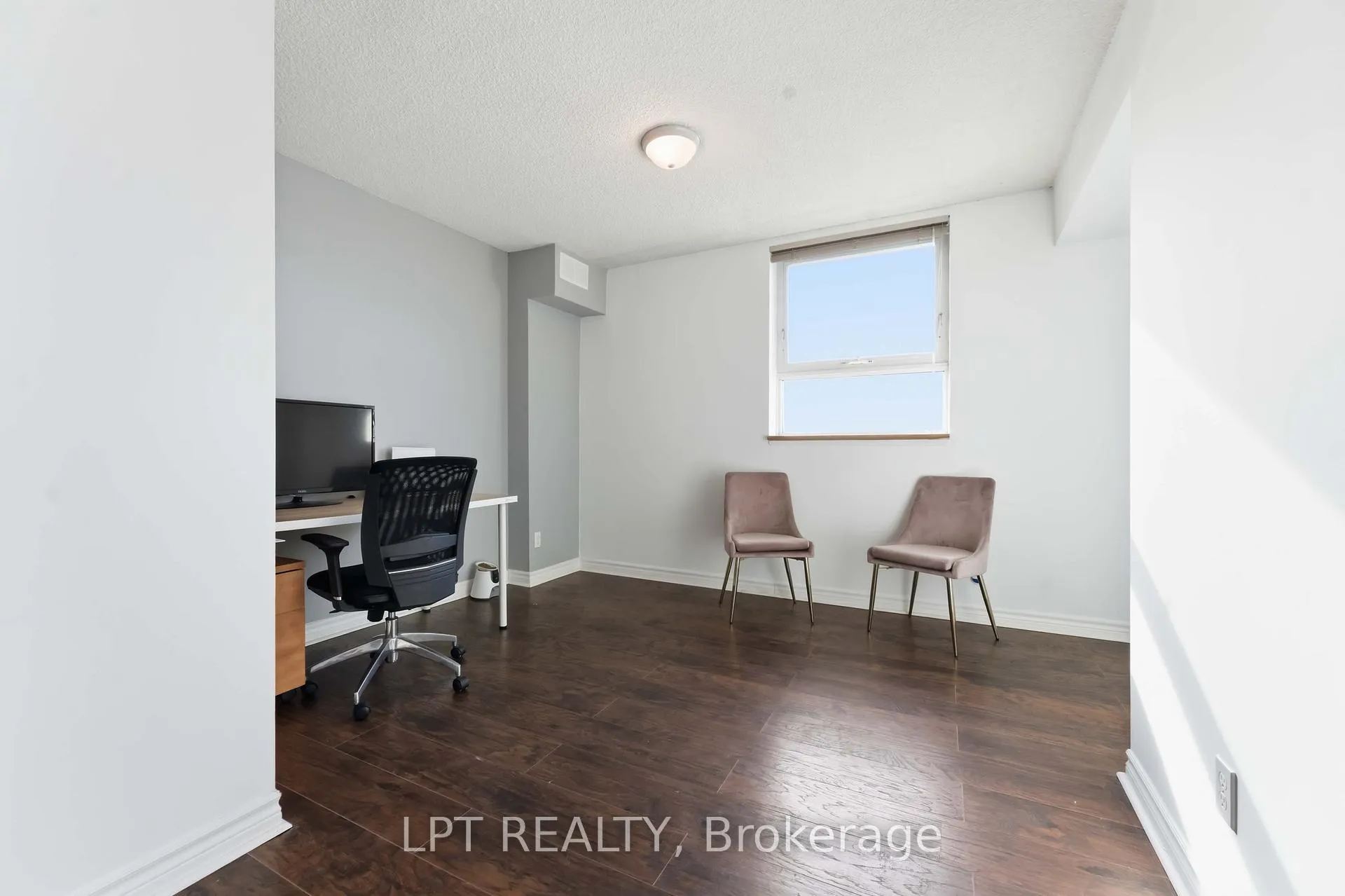 Photo 18 of Unit 314, 555 Brittany Drive, Ottawa, Viscount Alexander Park — HOMEH