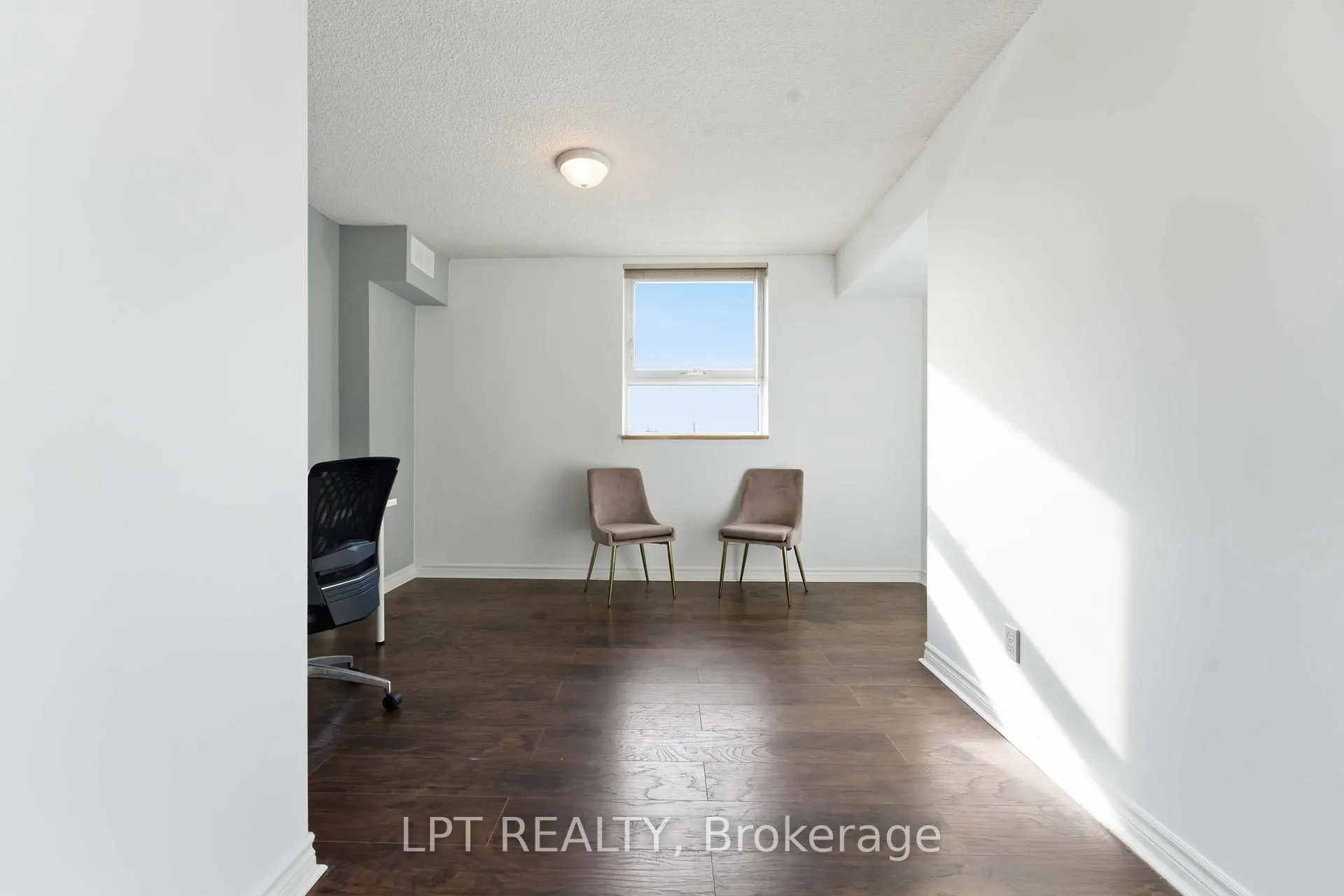 Photo 19 of Unit 314, 555 Brittany Drive, Ottawa, Viscount Alexander Park — HOMEH