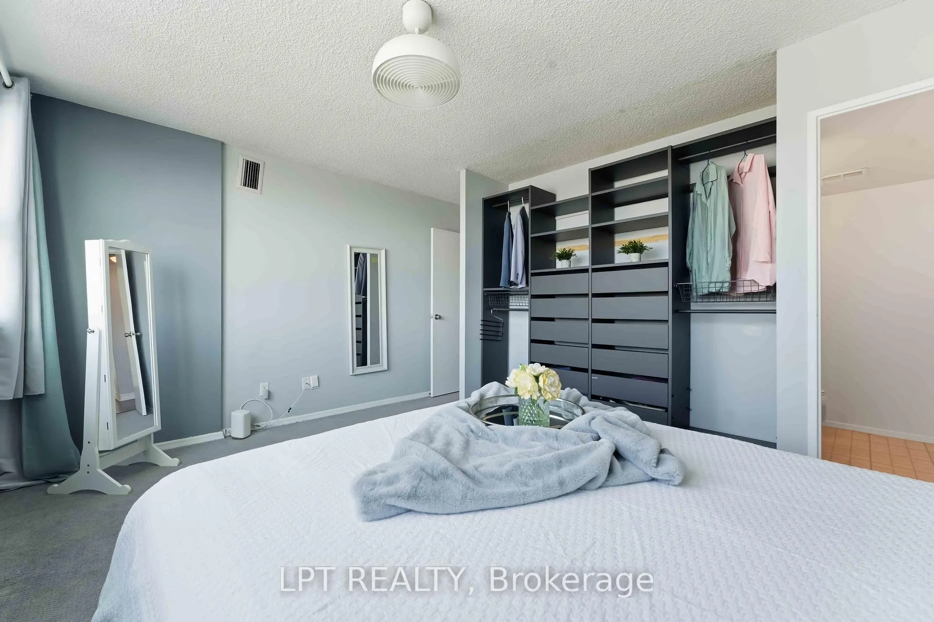 Photo 22 of Unit 314, 555 Brittany Drive, Ottawa, Viscount Alexander Park — HOMEH