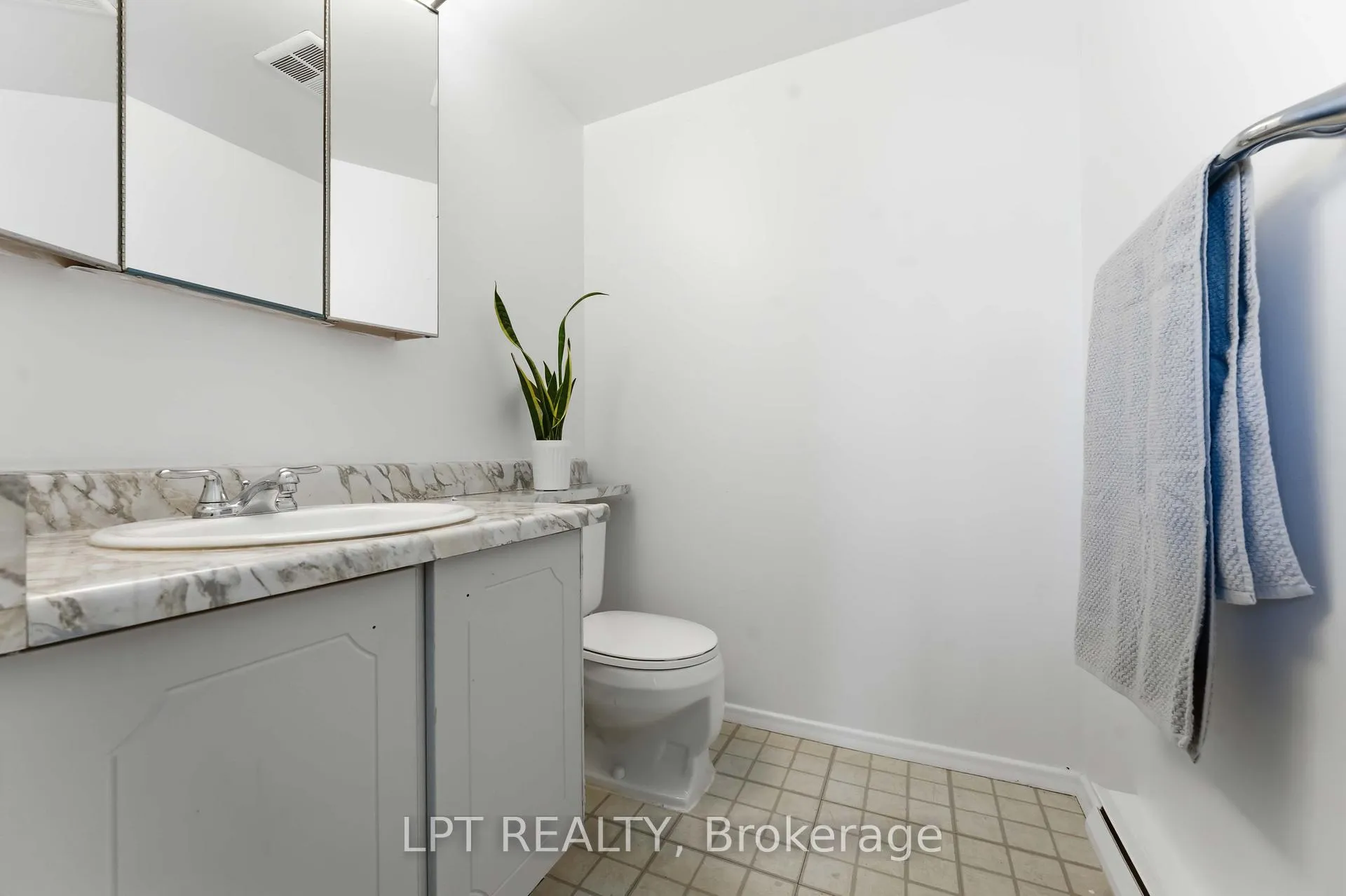 Photo 23 of Unit 314, 555 Brittany Drive, Ottawa, Viscount Alexander Park — HOMEH