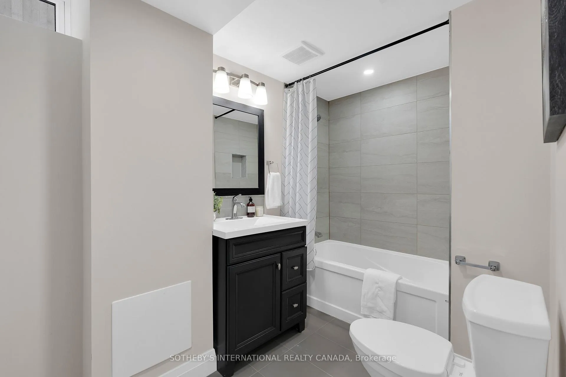 Photo 15 of 15 Wenderly Drive, Aurora, Aurora Village — HOMEH