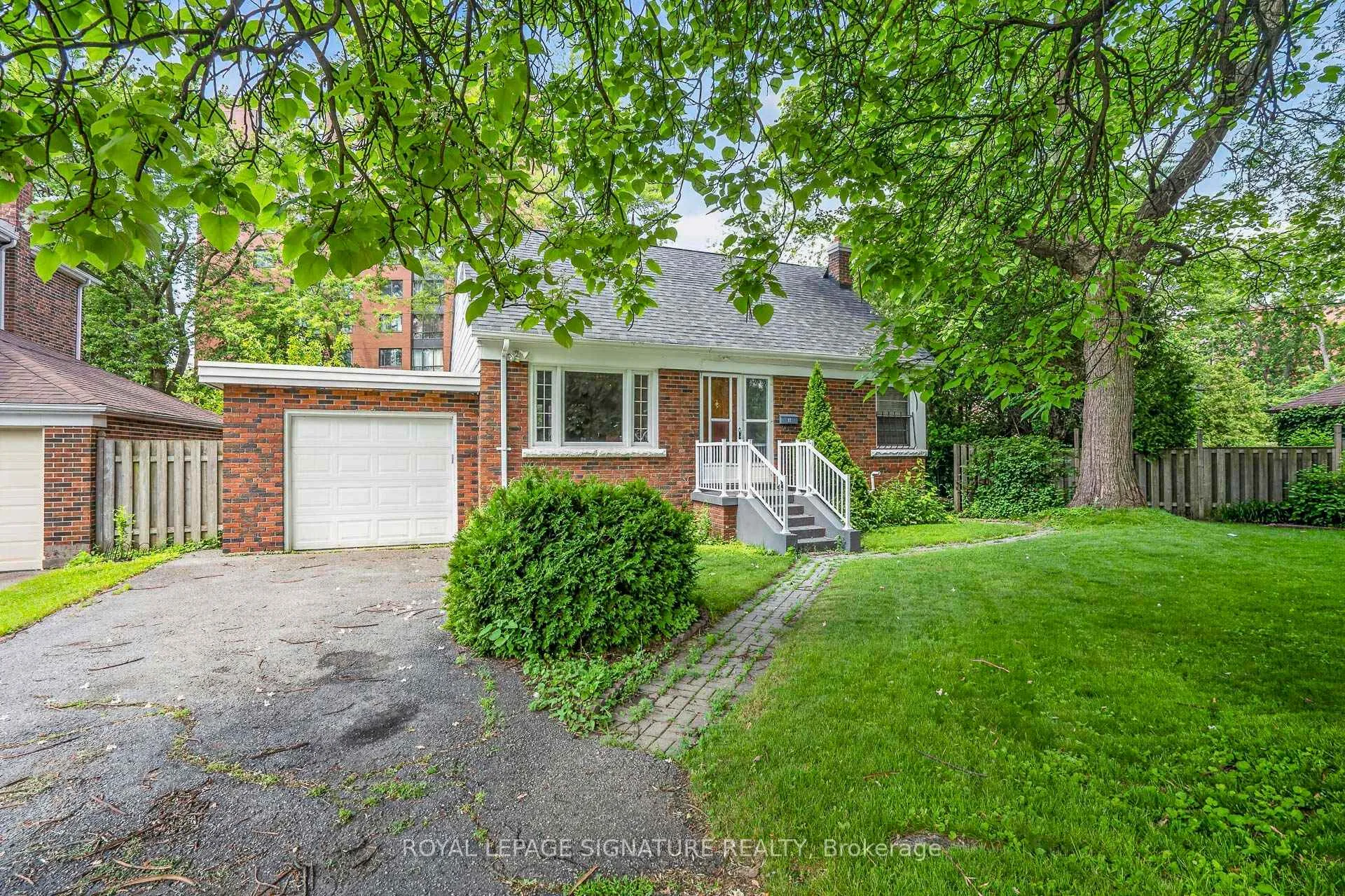 Photo 2 of 11 Innisdale Drive, Scarborough, Wexford-Maryvale — HOMEH