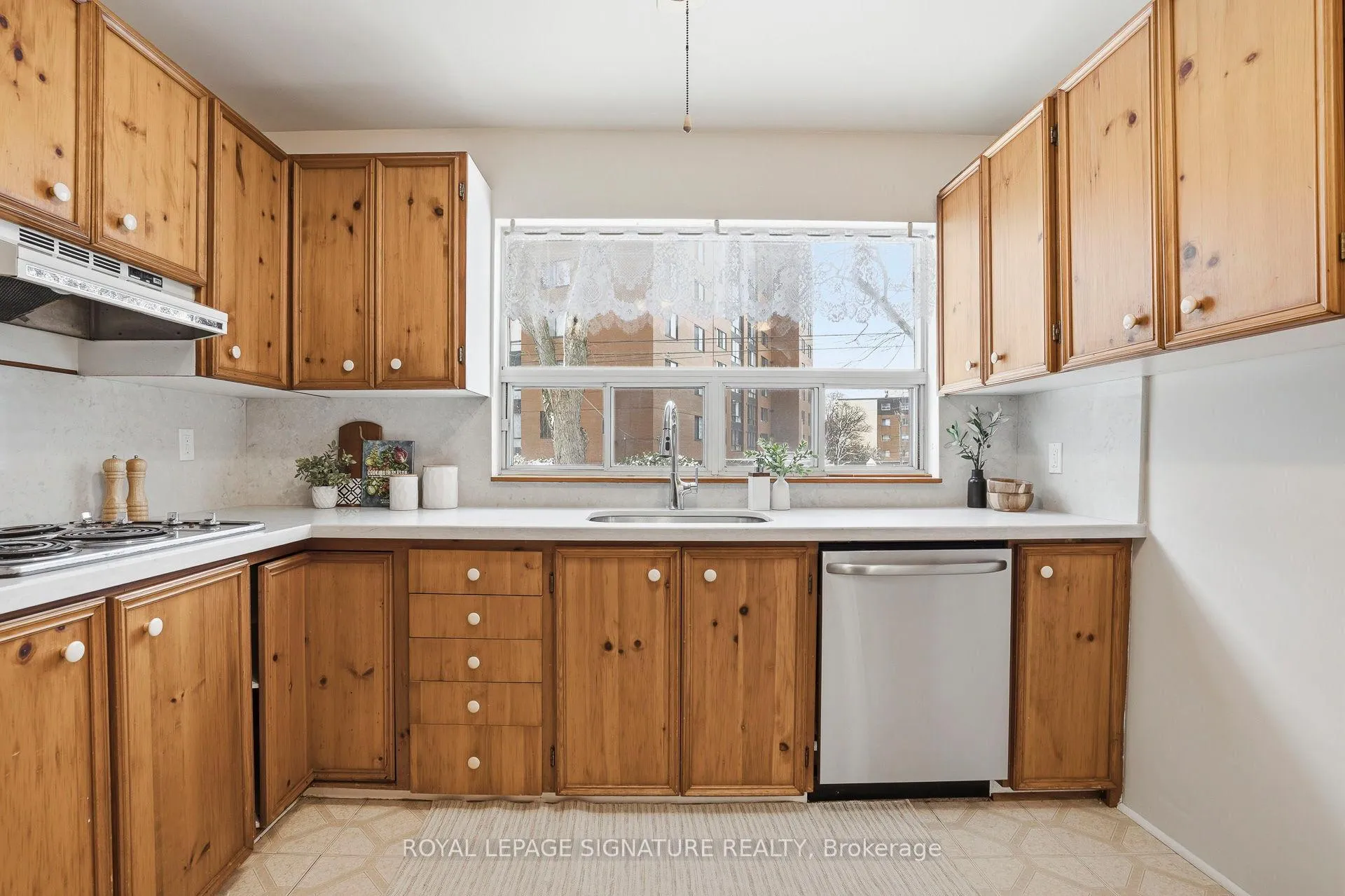 Photo 16 of 11 Innisdale Drive, Scarborough, Wexford-Maryvale — HOMEH