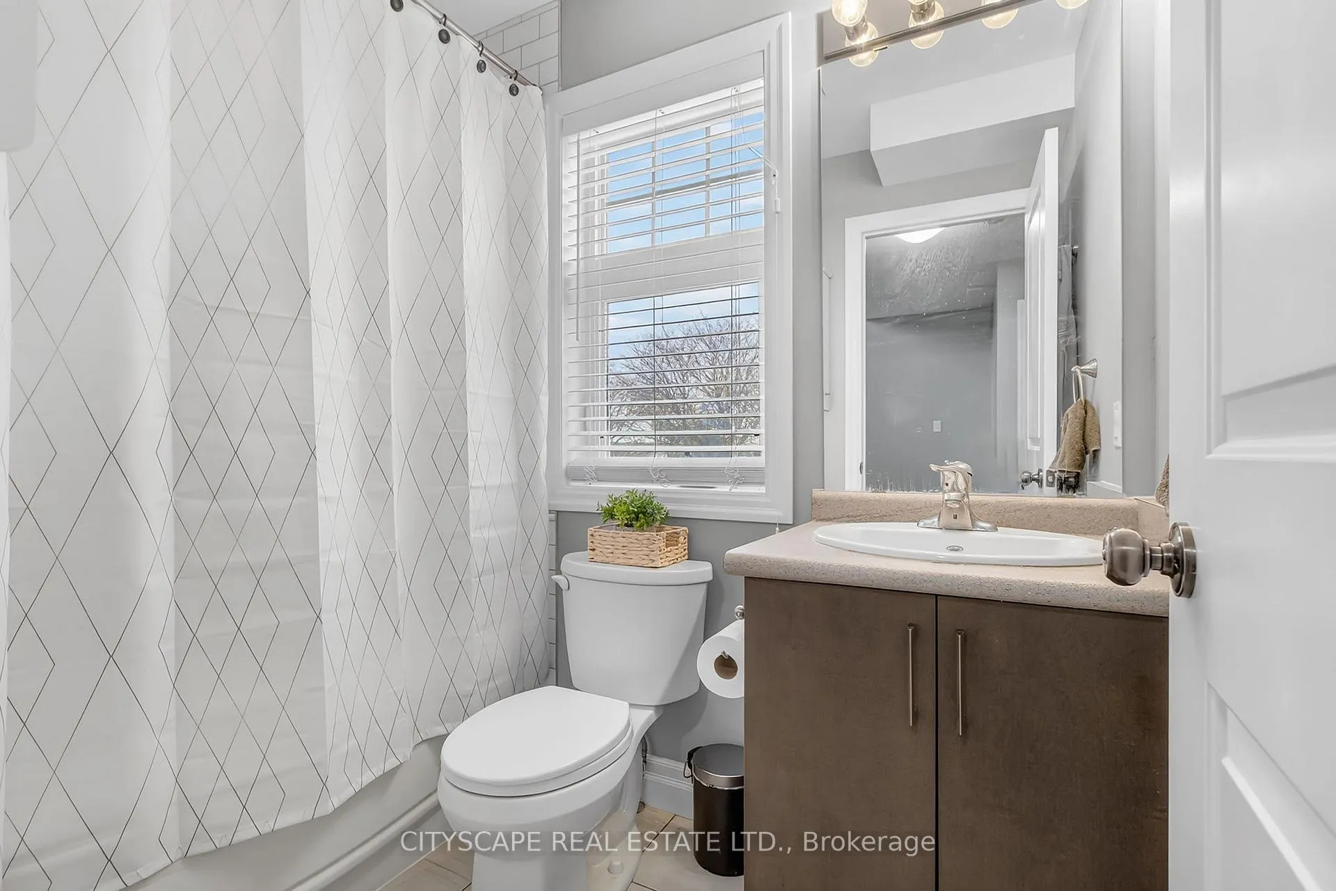 Photo 27 of 4 Nathan Court, Cambridge, Christopher-Champlain — HOMEH